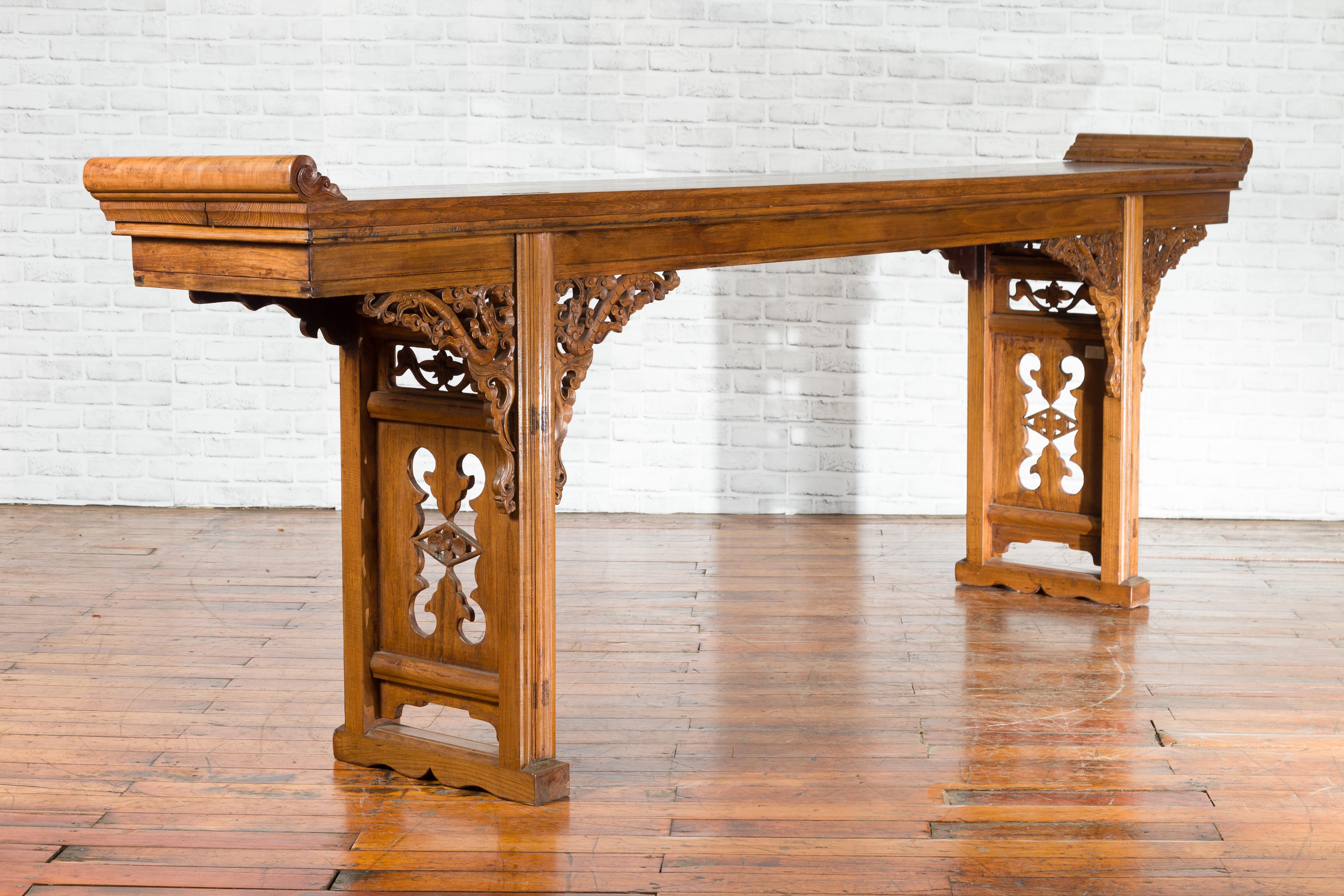 Chinese Shandong Province Early 20th Century Long Elm Altar Console Table In Good Condition In Yonkers, NY