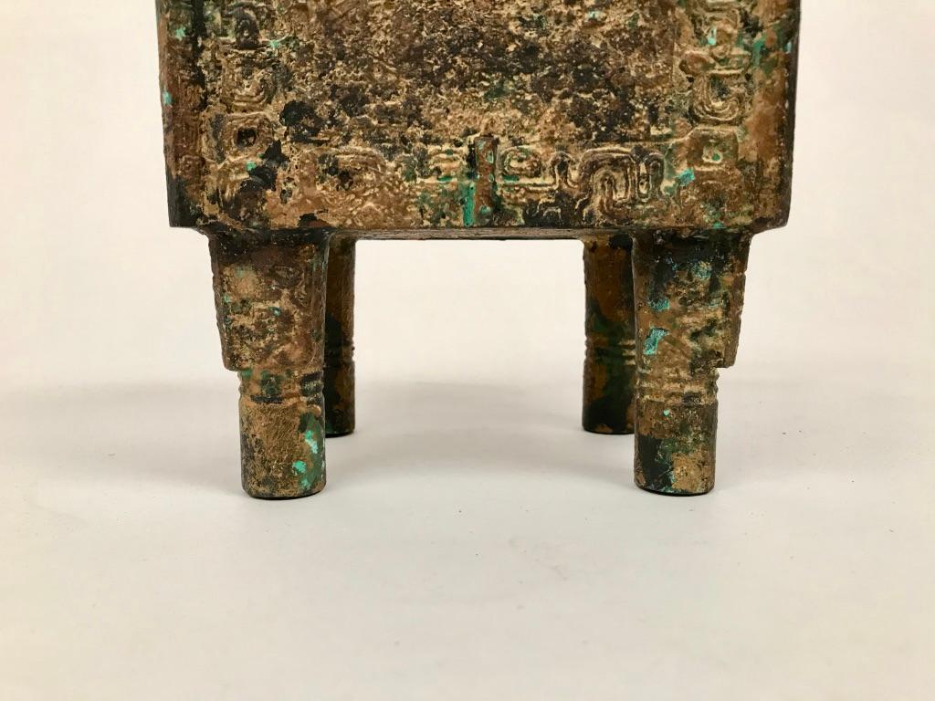 Vase en bronze archaïque de style dynastie chinoise Shang 8