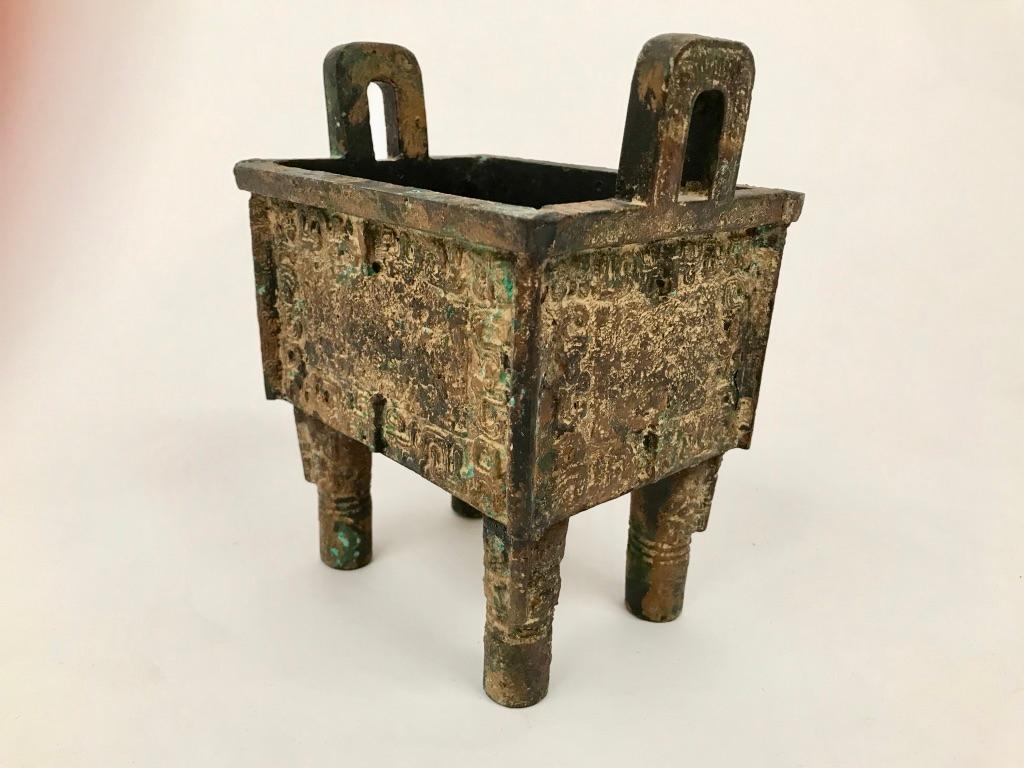 Récipient à nourriture rituelle en bronze de la fin du XIXe siècle et du début du XXe siècle:: ou 