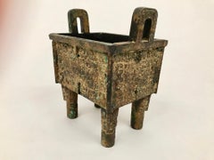 Chinese Shang Dynasty Style Archaistic Bronze Vessel