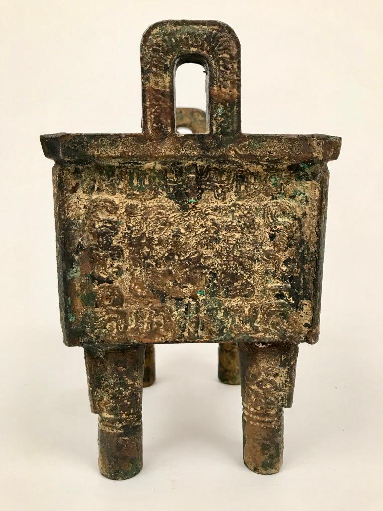 Moulage Vase en bronze archaïque de style dynastie chinoise Shang