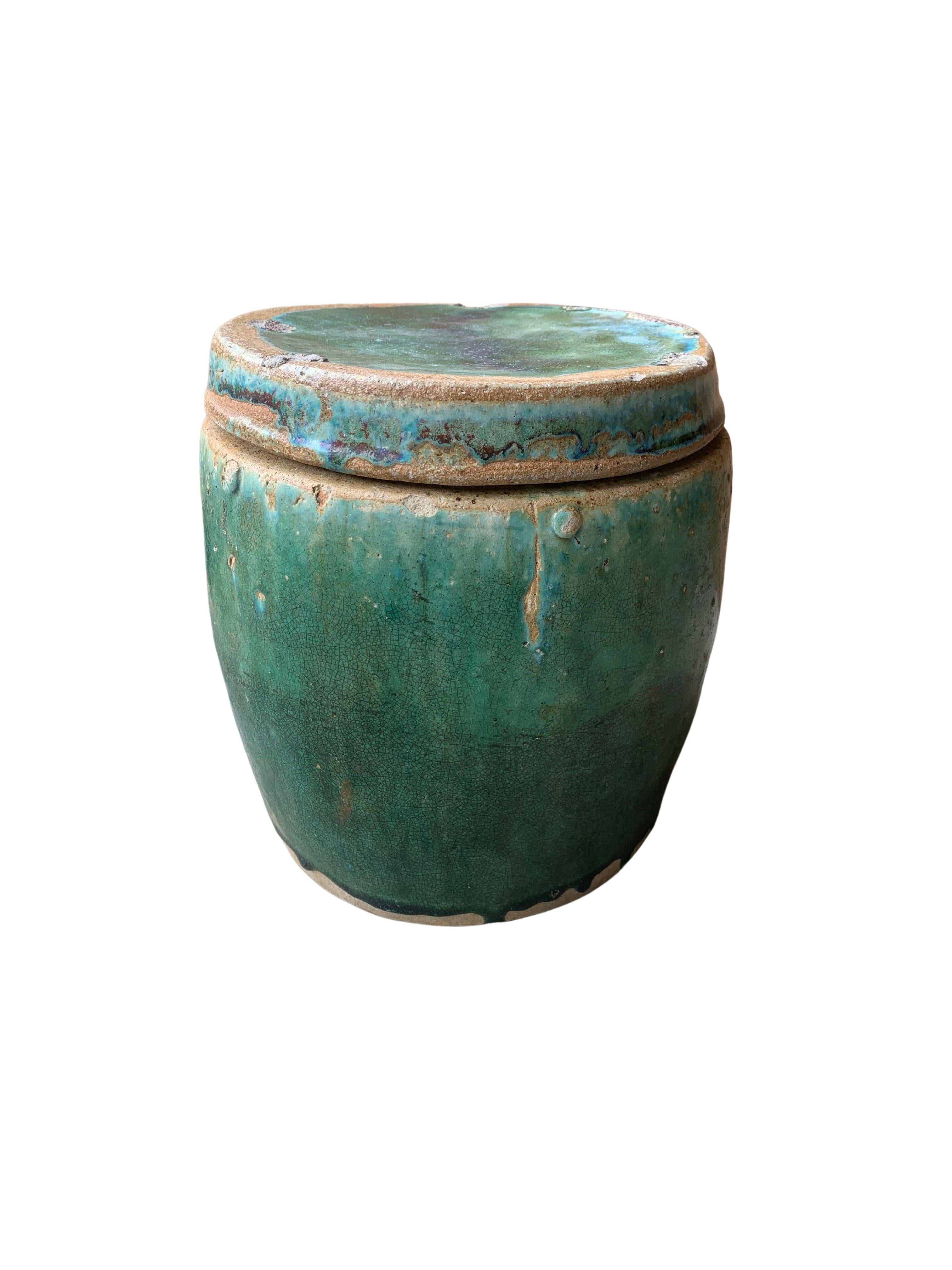 Une merveilleuse glaçure verte typique de la poterie chinoise 