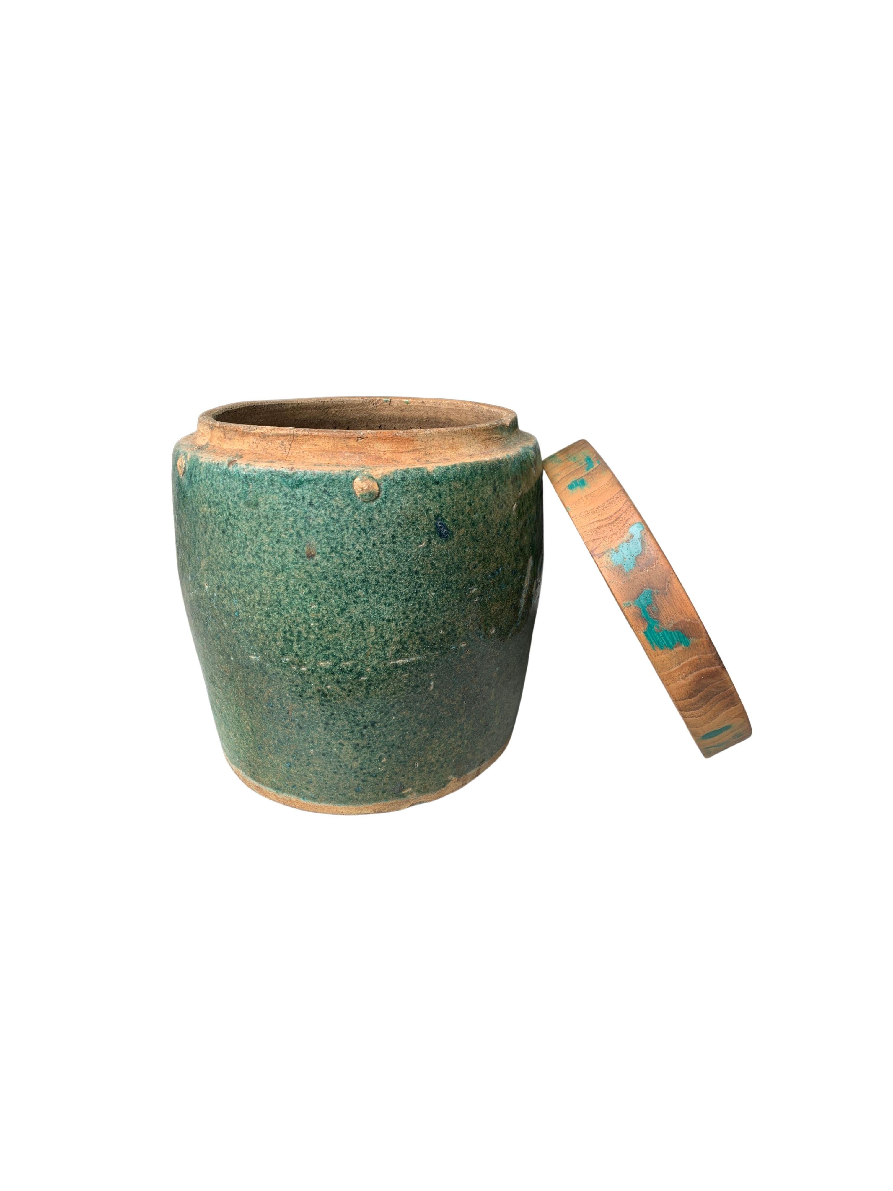 Qing Chinese Shiwan Green Glazed Ceramic Jar / Planter, c. 1900 For Sale