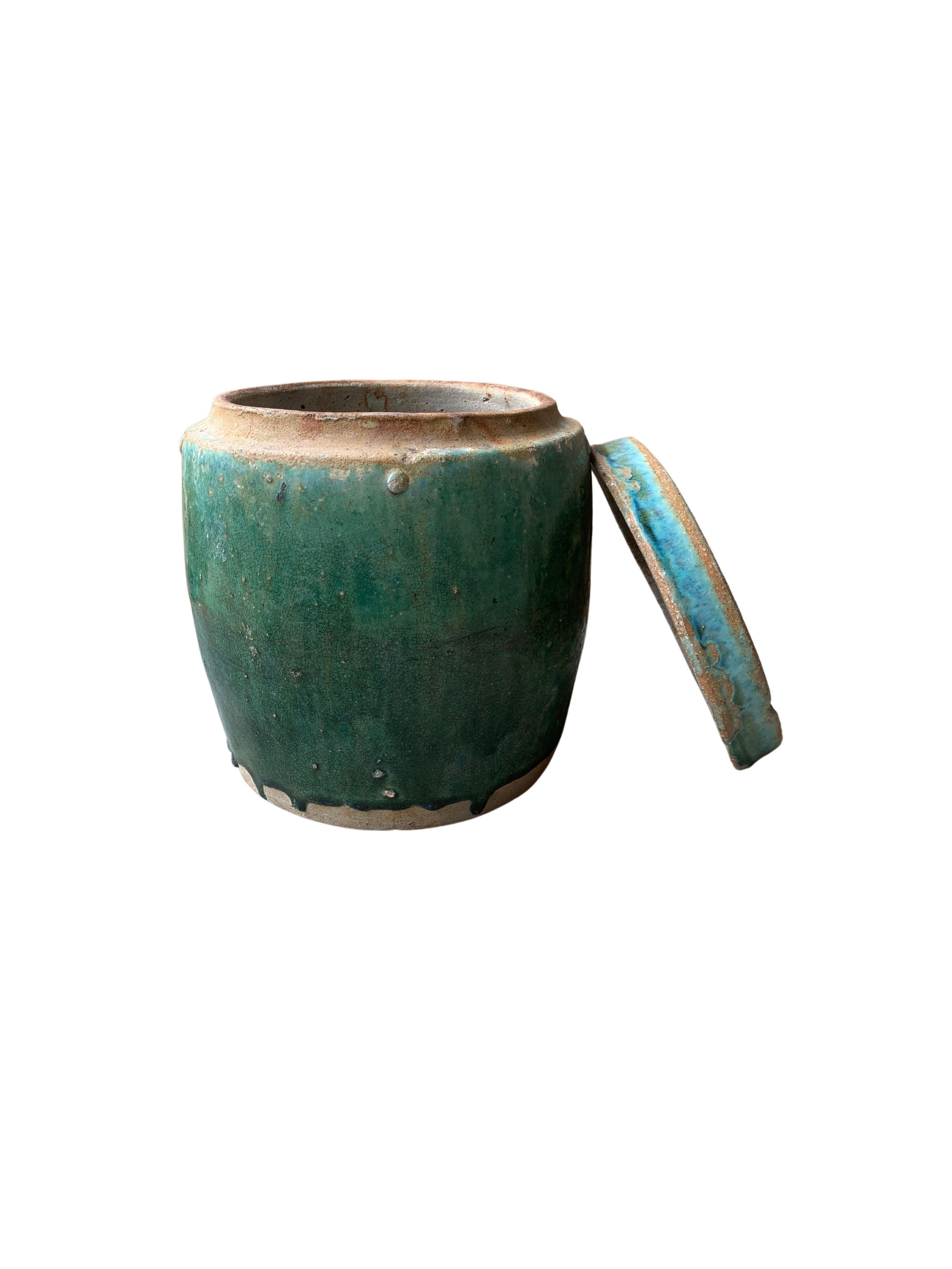 Chinese Shiwan Green Glazed Ceramic Jar / Planter, c. 1900 In Good Condition For Sale In Jimbaran, Bali