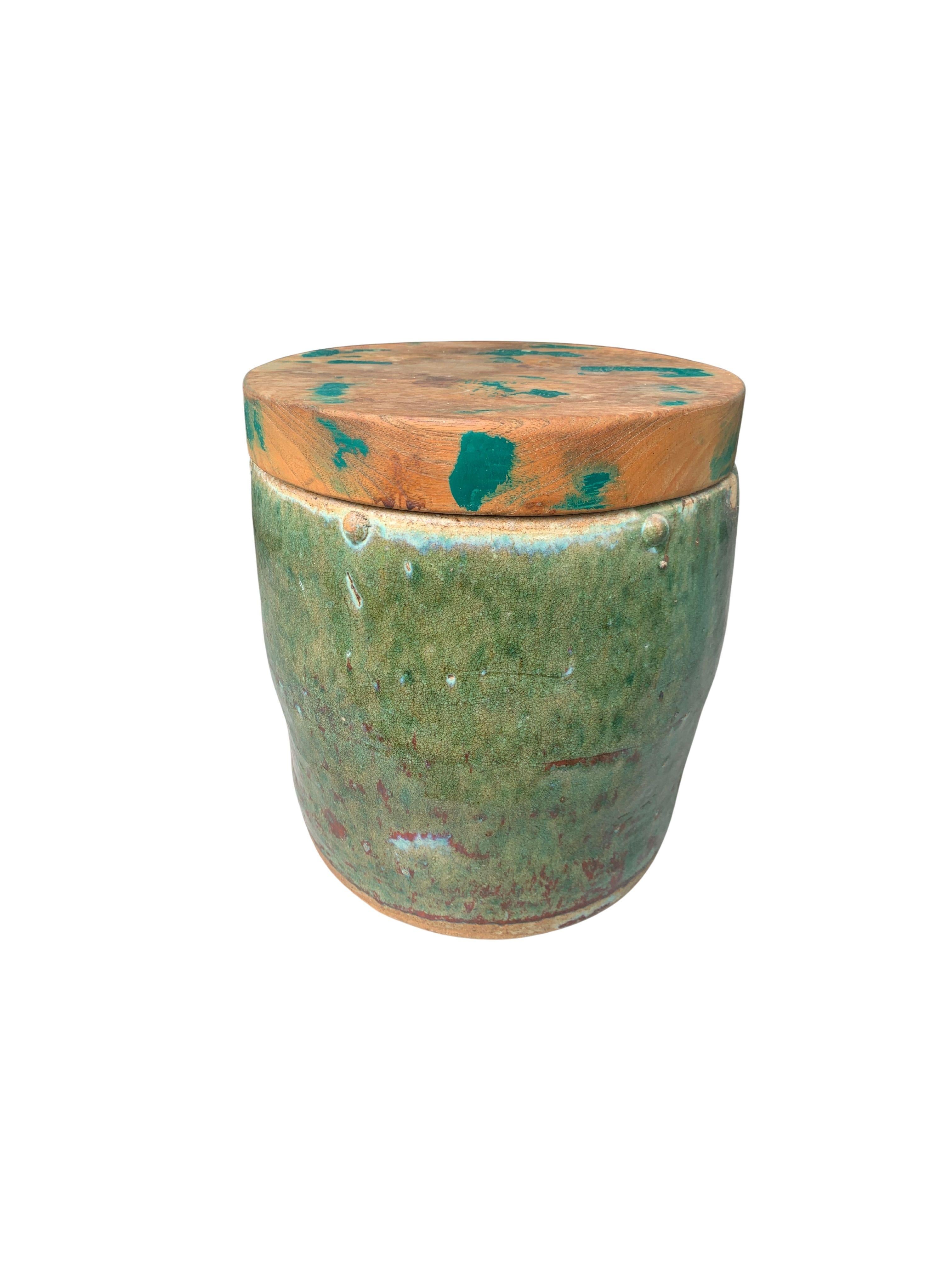 20th Century Chinese Shiwan Green Glazed Ceramic Jar / Planter, c. 1900 For Sale