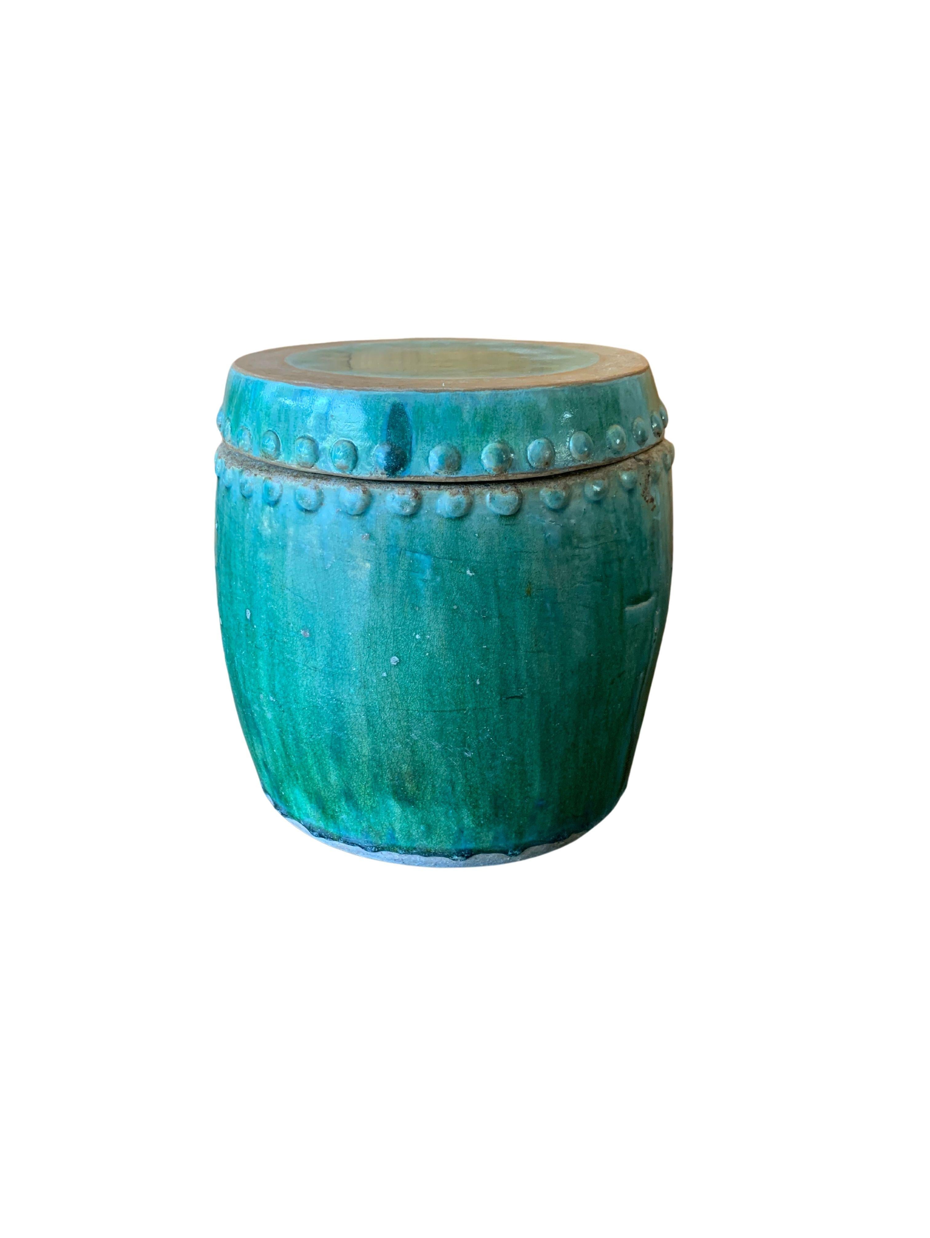 Chinese Shiwan Green Glazed Ceramic Jar / Planter, c. 1900 In Good Condition For Sale In Jimbaran, Bali