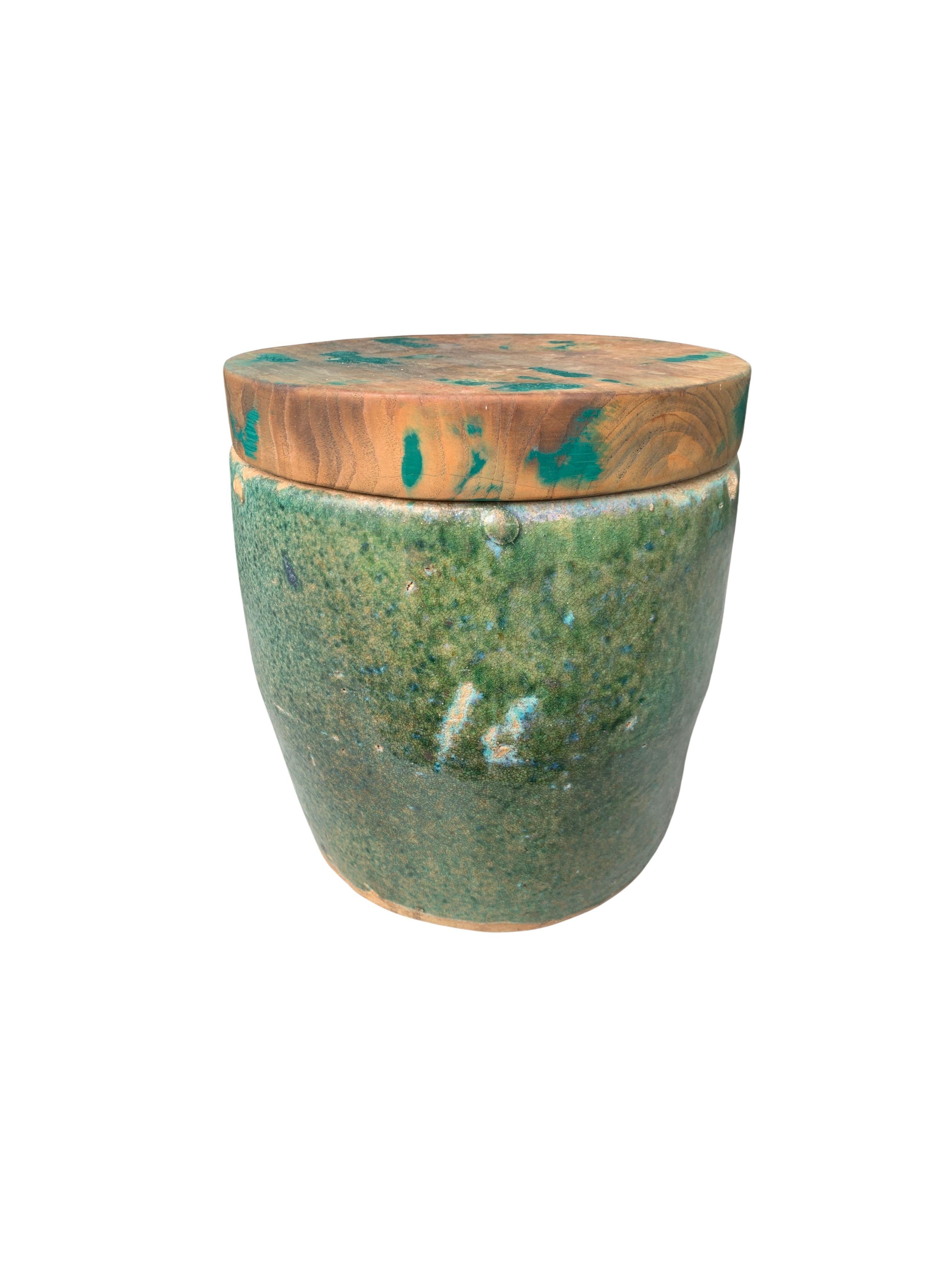 Chinese Shiwan Green Glazed Ceramic Jar / Planter, c. 1900 For Sale 1