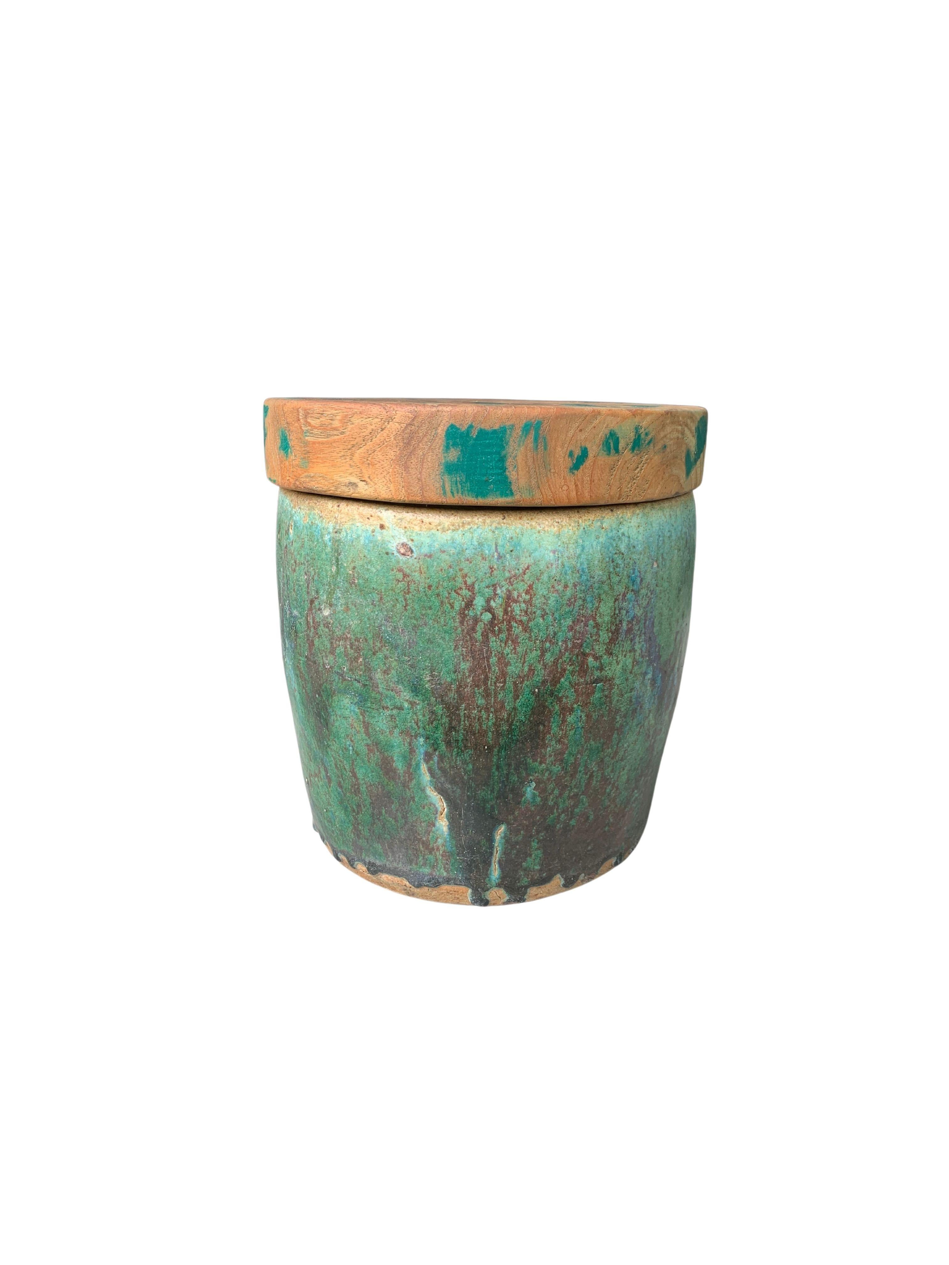 20th Century Chinese Shiwan Green Glazed Ceramic Jar / Planter, c. 1900 For Sale