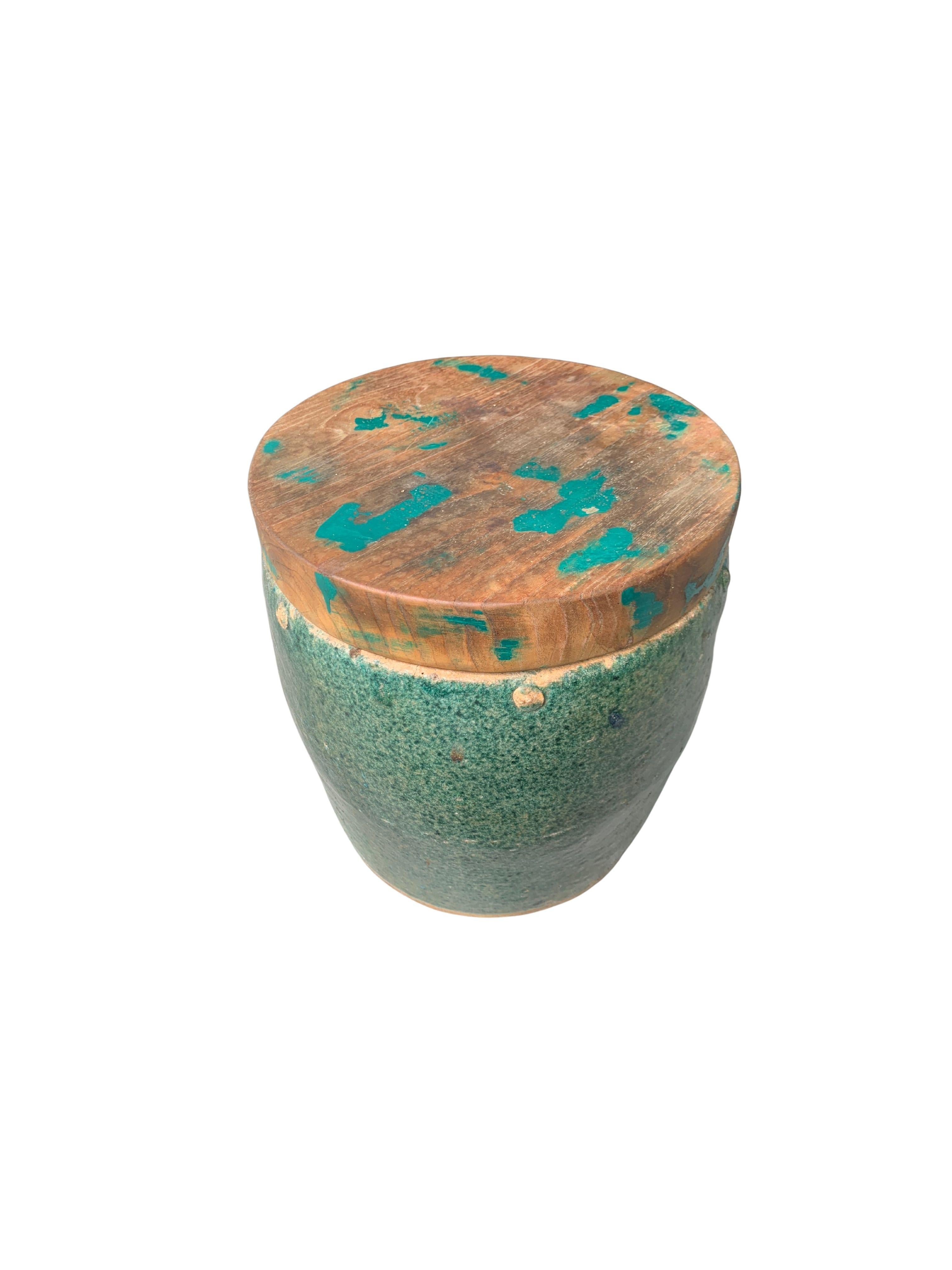 Chinese Shiwan Green Glazed Ceramic Jar / Planter, c. 1900 For Sale 2