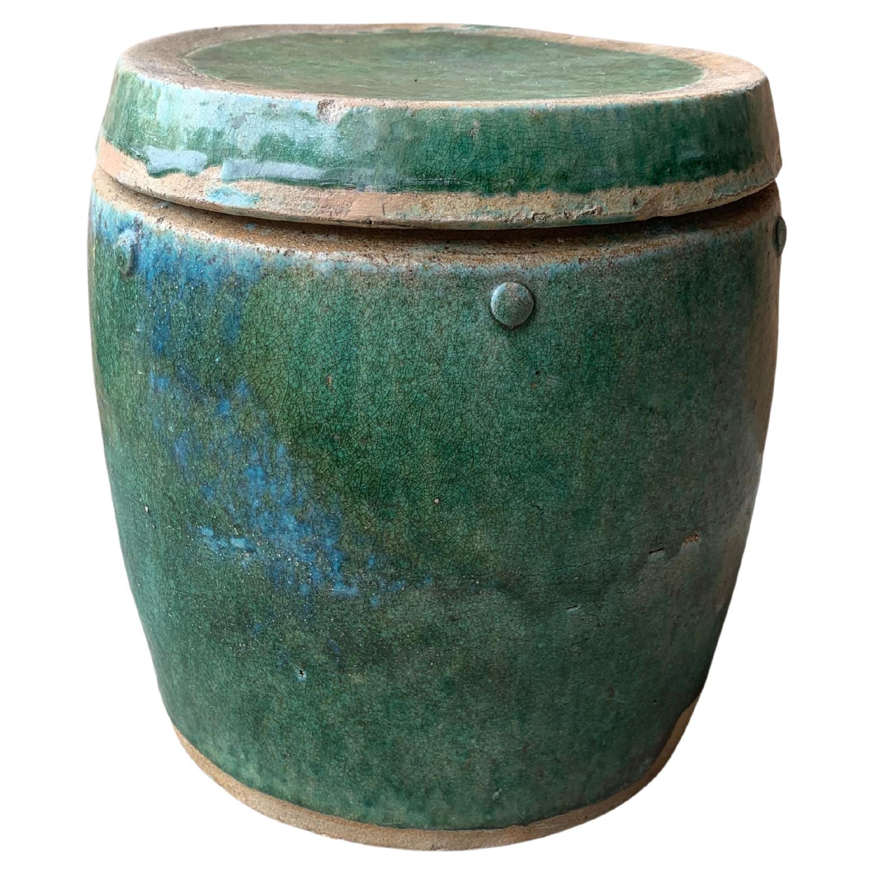 Chinesisches glasiertes Keramikgefäß / Pflanzgefäß in Schiwangrün, um 1900