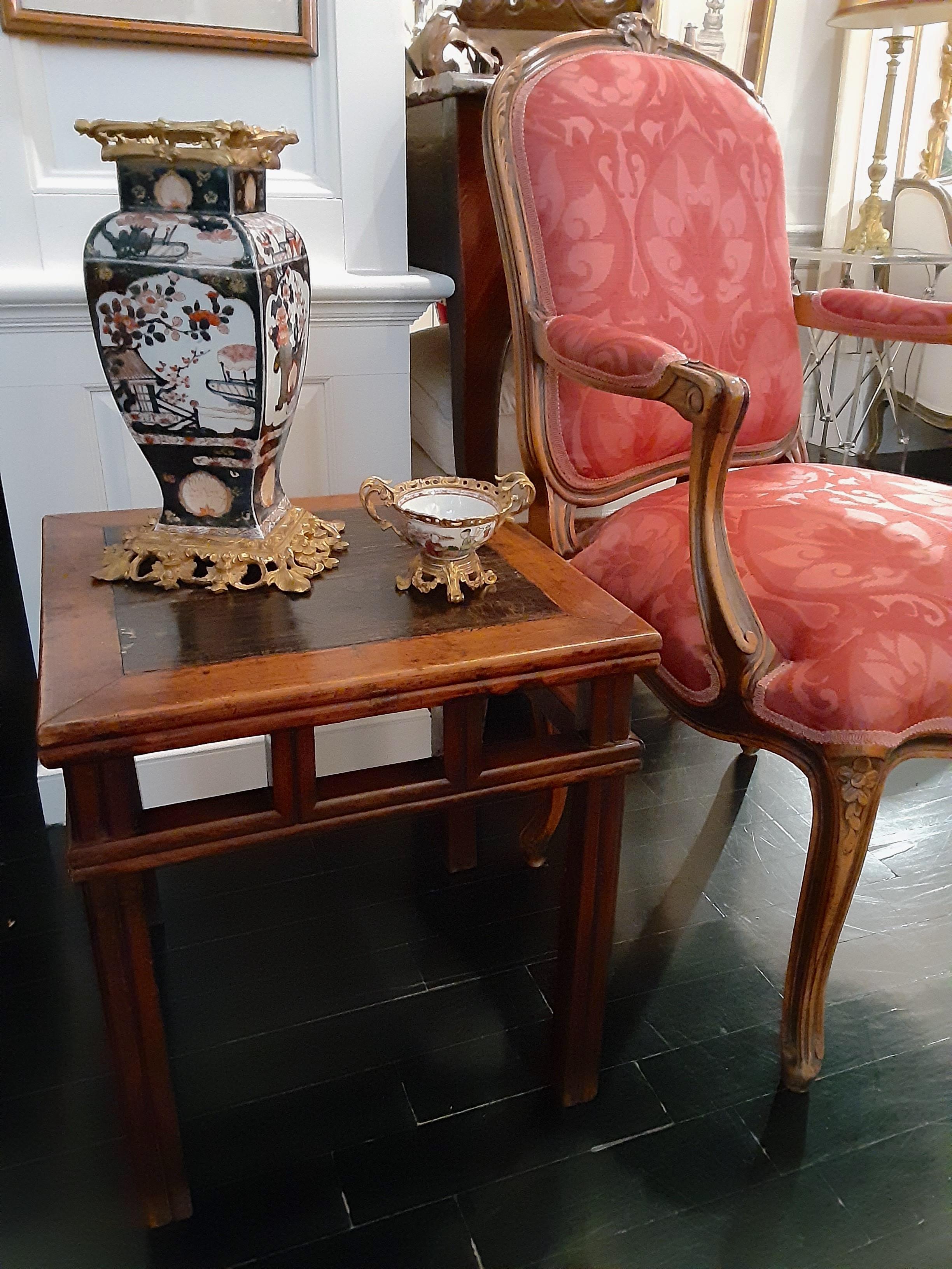 Chinese Side Table In Good Condition For Sale In Montreal, Quebec