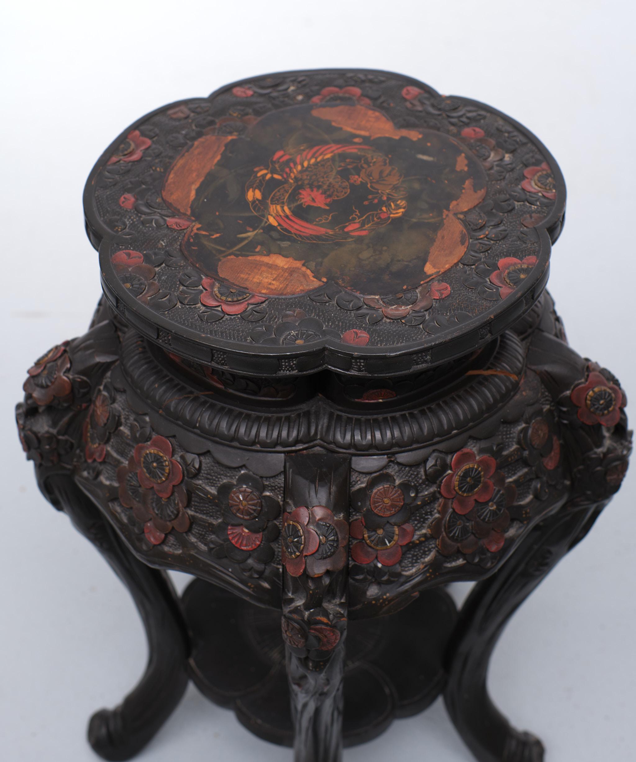 Chinese Side Table Hand Carved, 1920/30 In Good Condition For Sale In Den Haag, NL