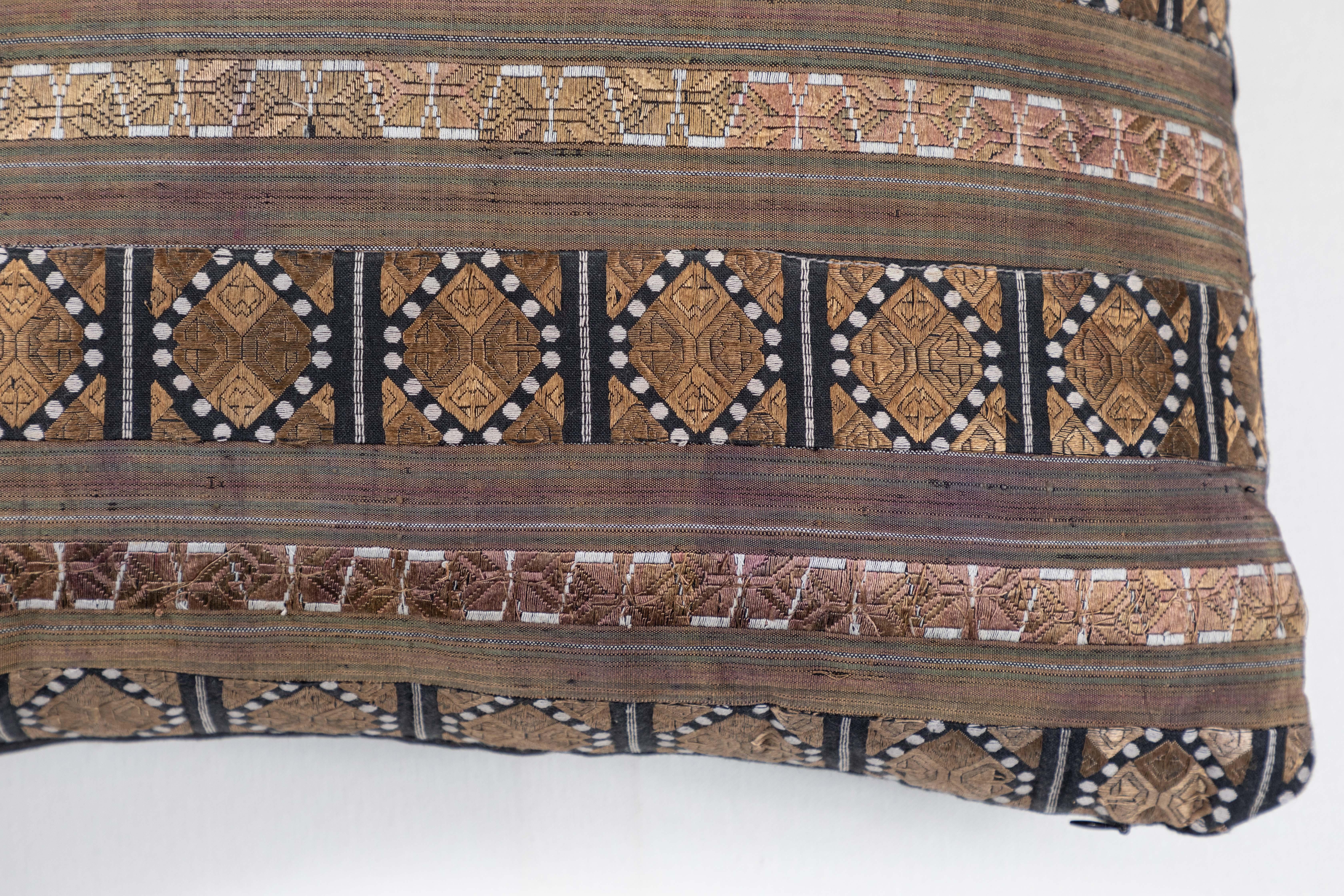 Chinese Silk Ribbon Pillow In Excellent Condition For Sale In Los Angeles, CA