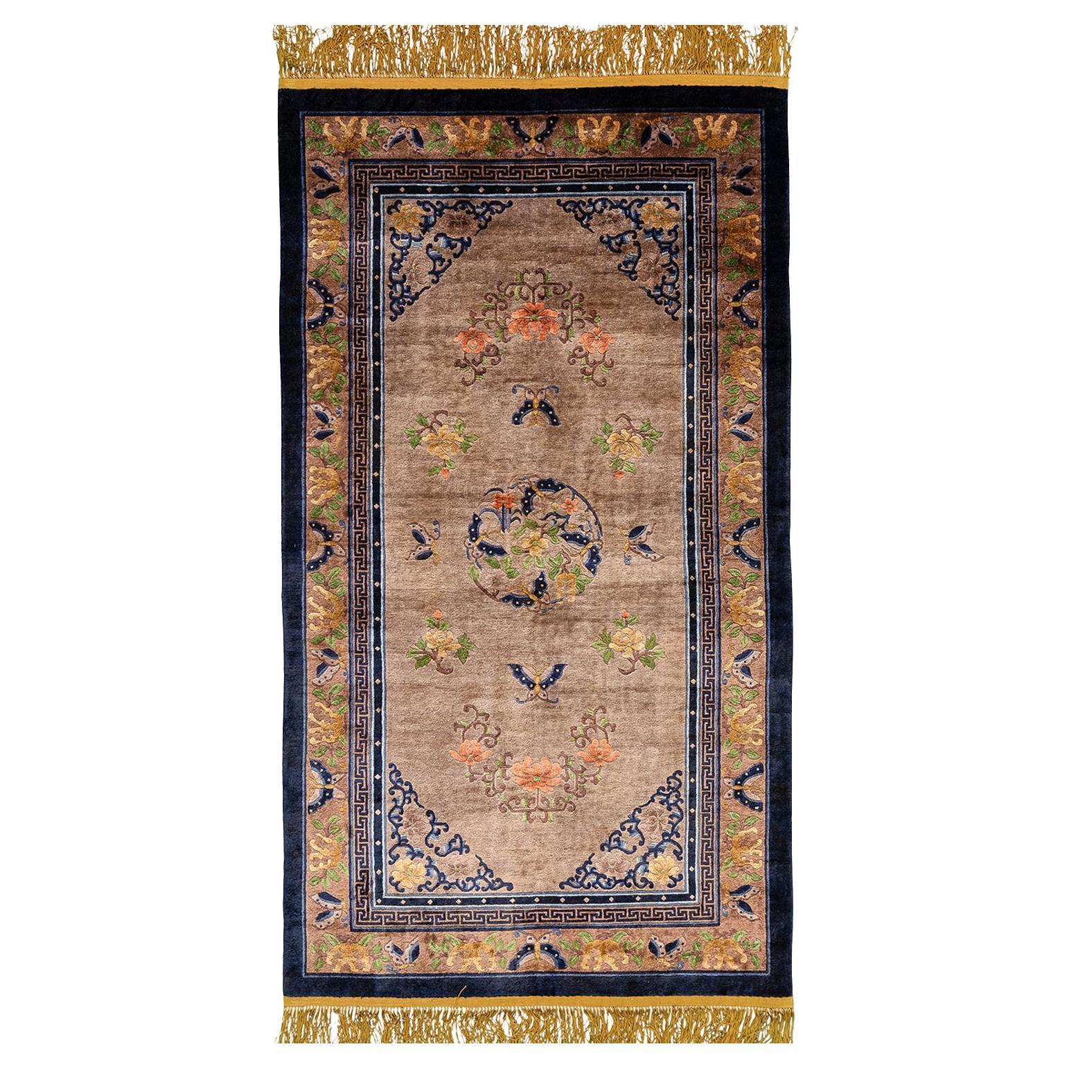 Chinese Silk Rug – Floral Harmony from the Mid-20th Century
