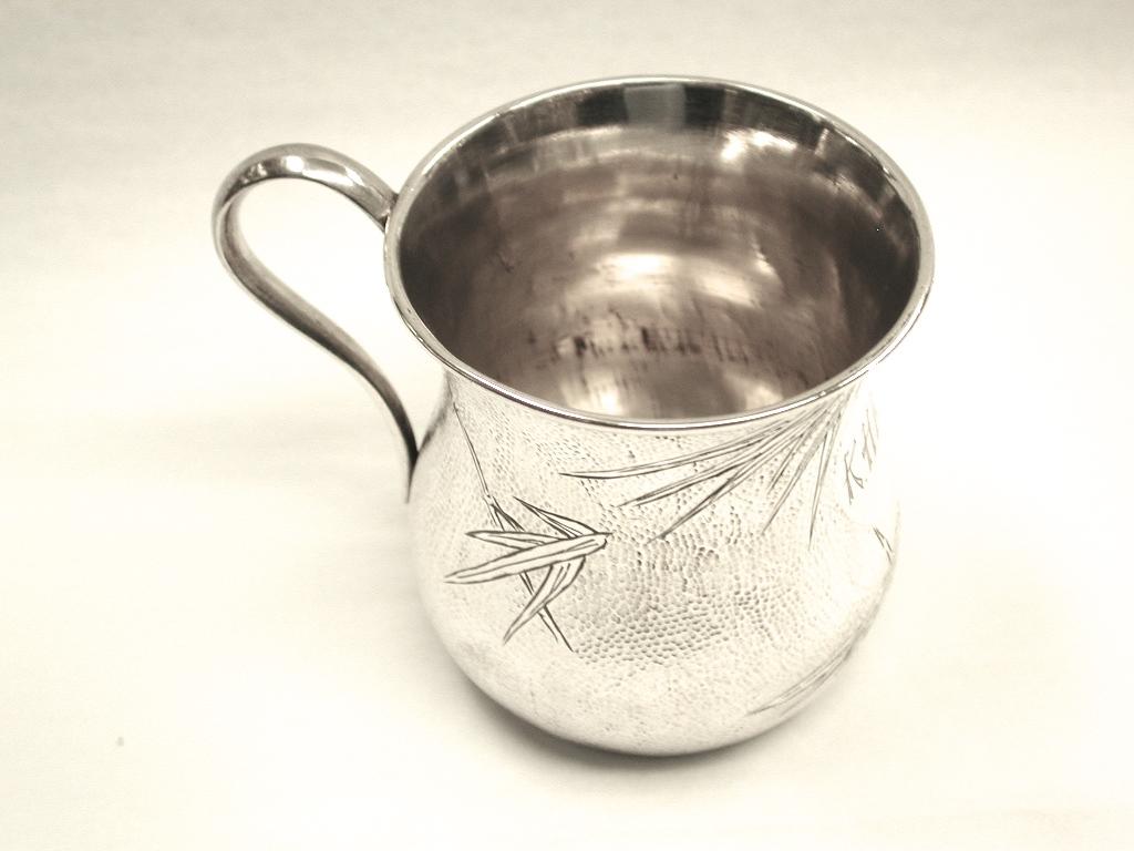 Chinese Silver Christening Mug by Hung Chong, circa 1900 For Sale 1