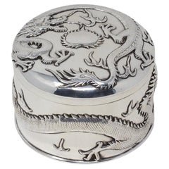 Boîte à dragon en argent de Chine par Hung Chong & Co.