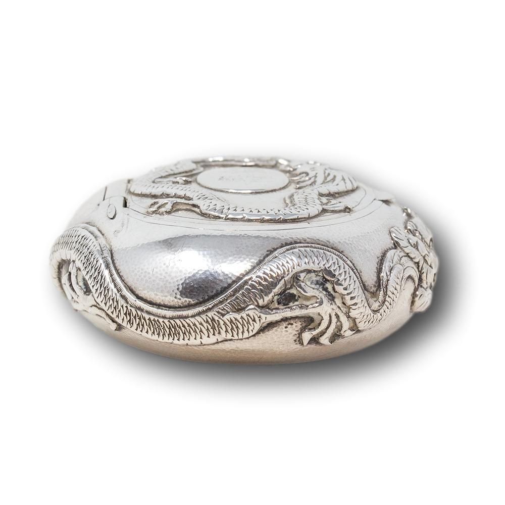 Chinese Silver Dragon Snuff Box Hung Chong For Sale 5