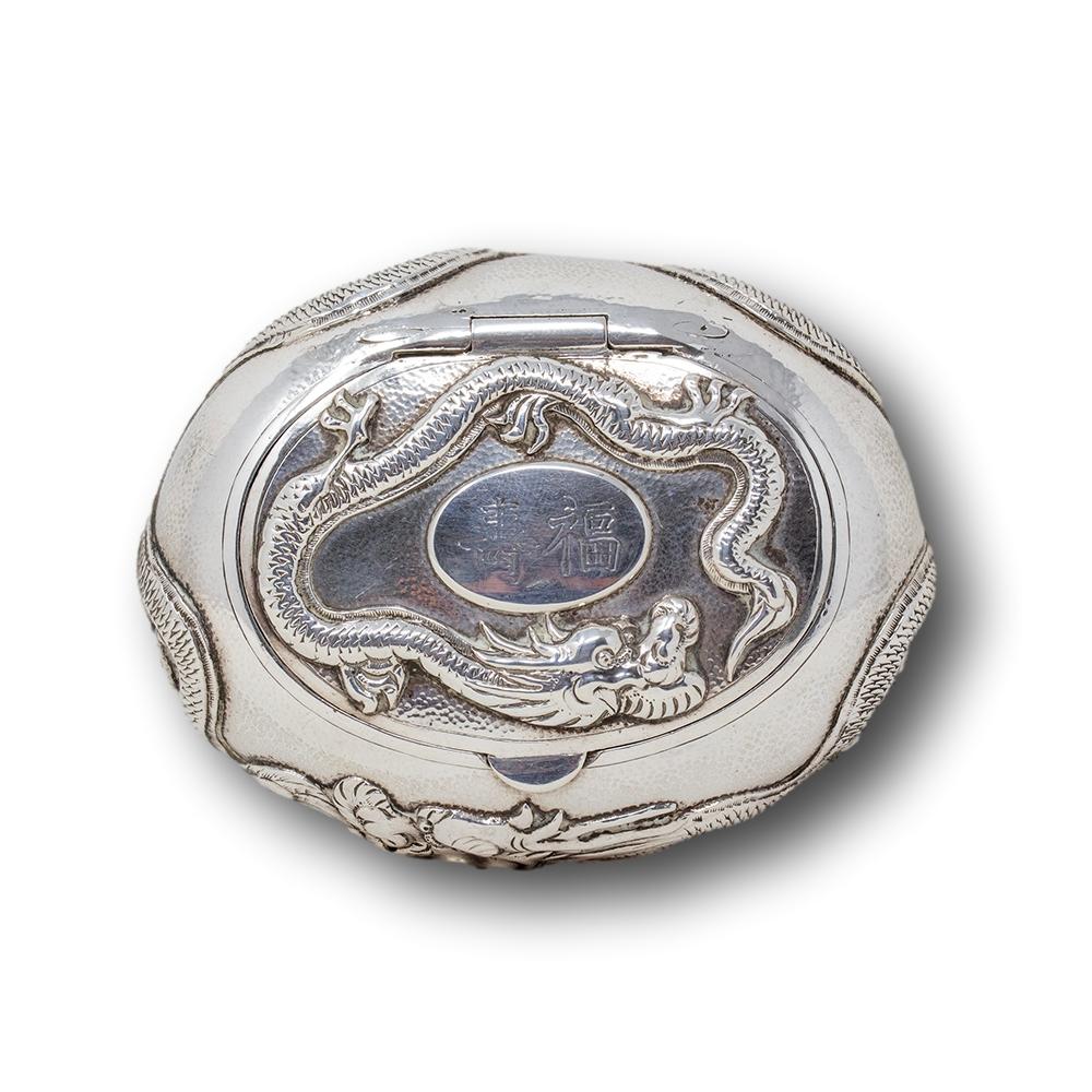 Chinese Silver Dragon Snuff Box Hung Chong For Sale 7