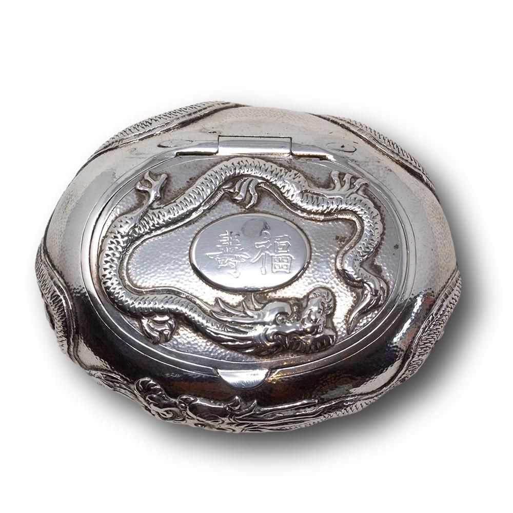 Chinese Silver Dragon Snuff Box Hung Chong For Sale 9