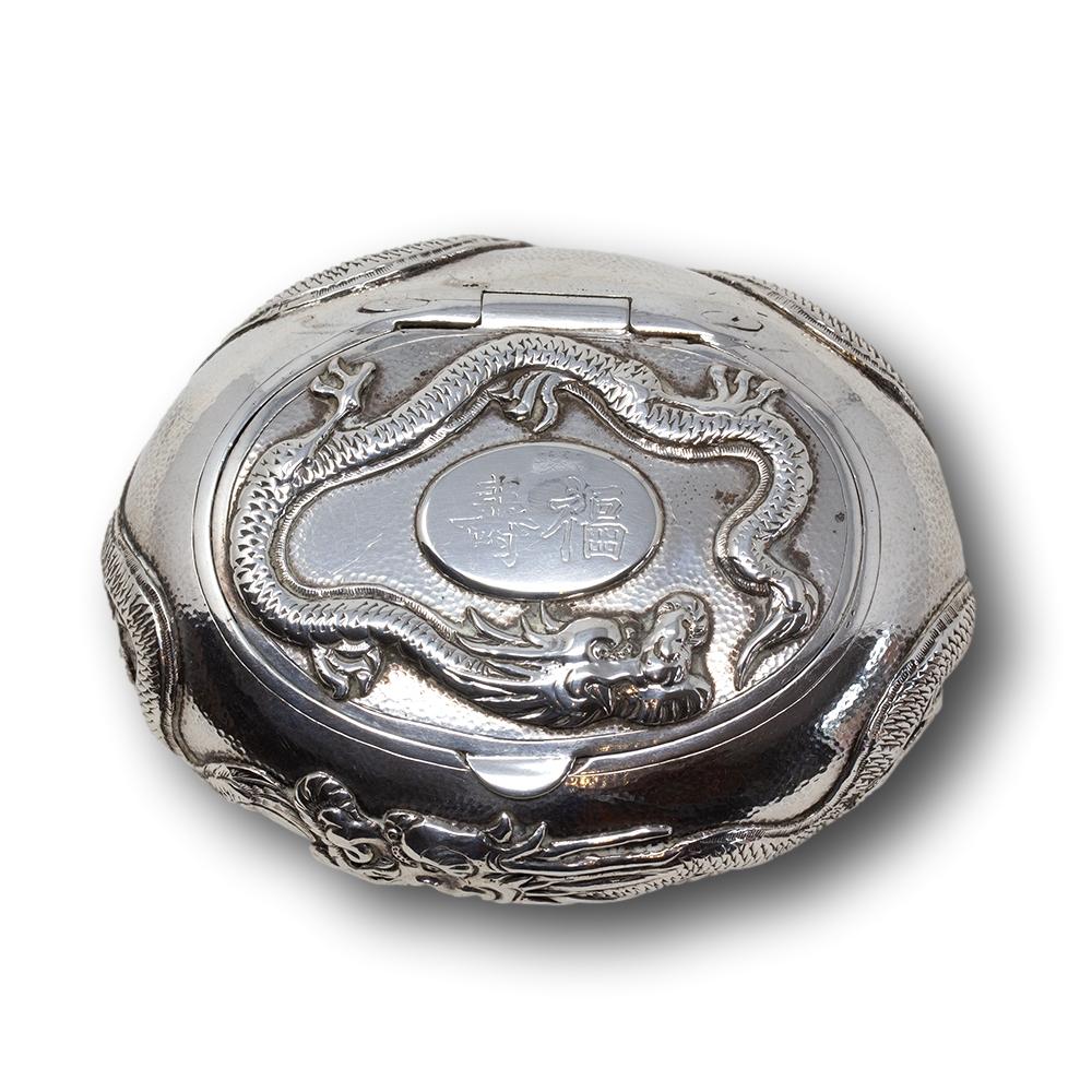 Chinese Silver Dragon Snuff Box Hung Chong For Sale 10
