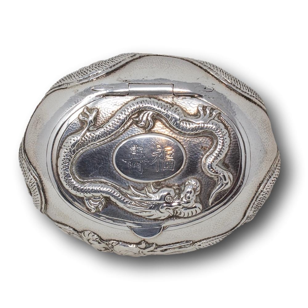 Chinese Silver Dragon Snuff Box Hung Chong In Good Condition For Sale In Newark, England