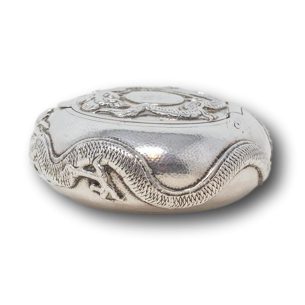 Chinese Silver Dragon Snuff Box Hung Chong For Sale 2