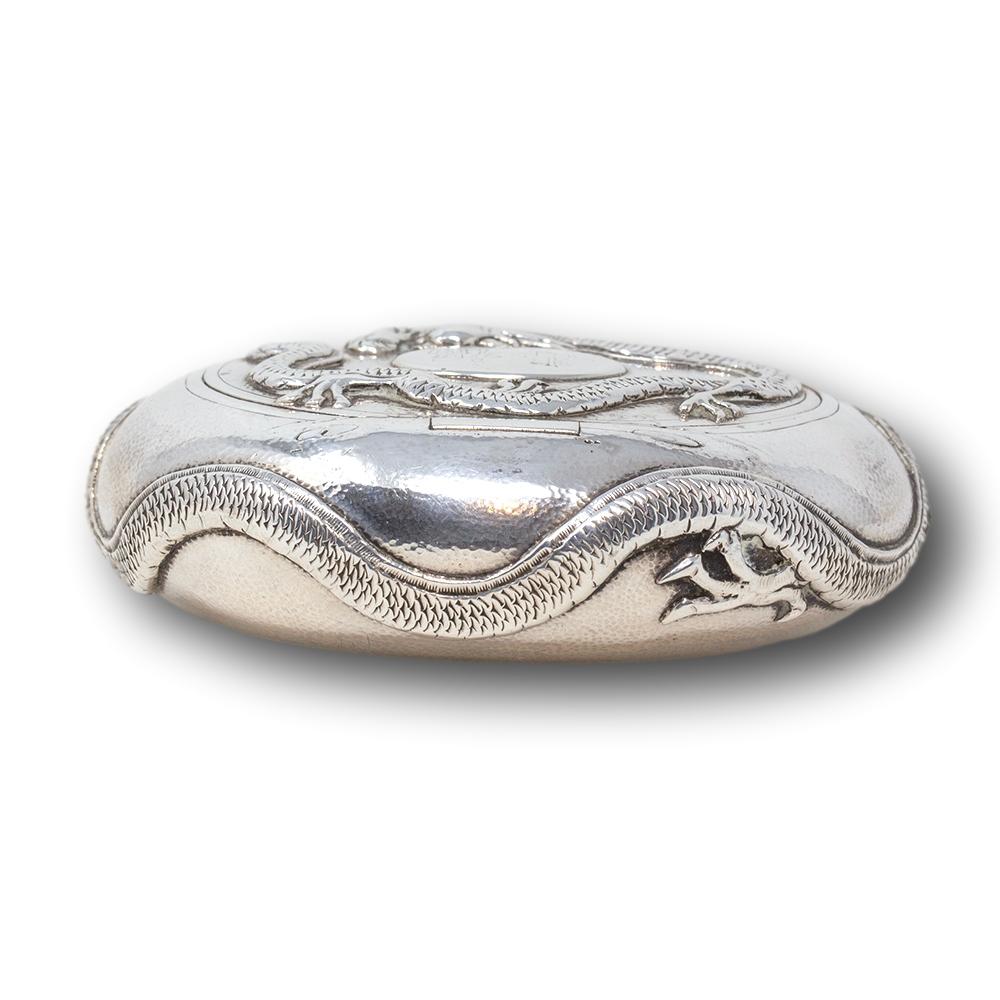 Chinese Silver Dragon Snuff Box Hung Chong For Sale 3