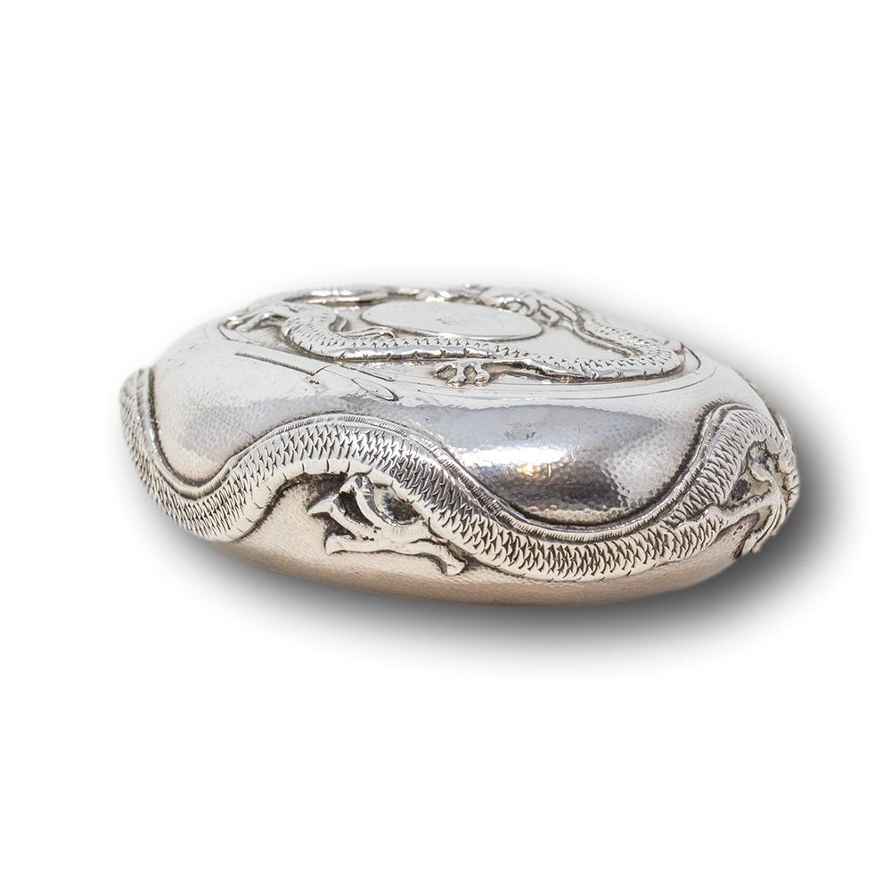 Chinese Silver Dragon Snuff Box Hung Chong For Sale 4