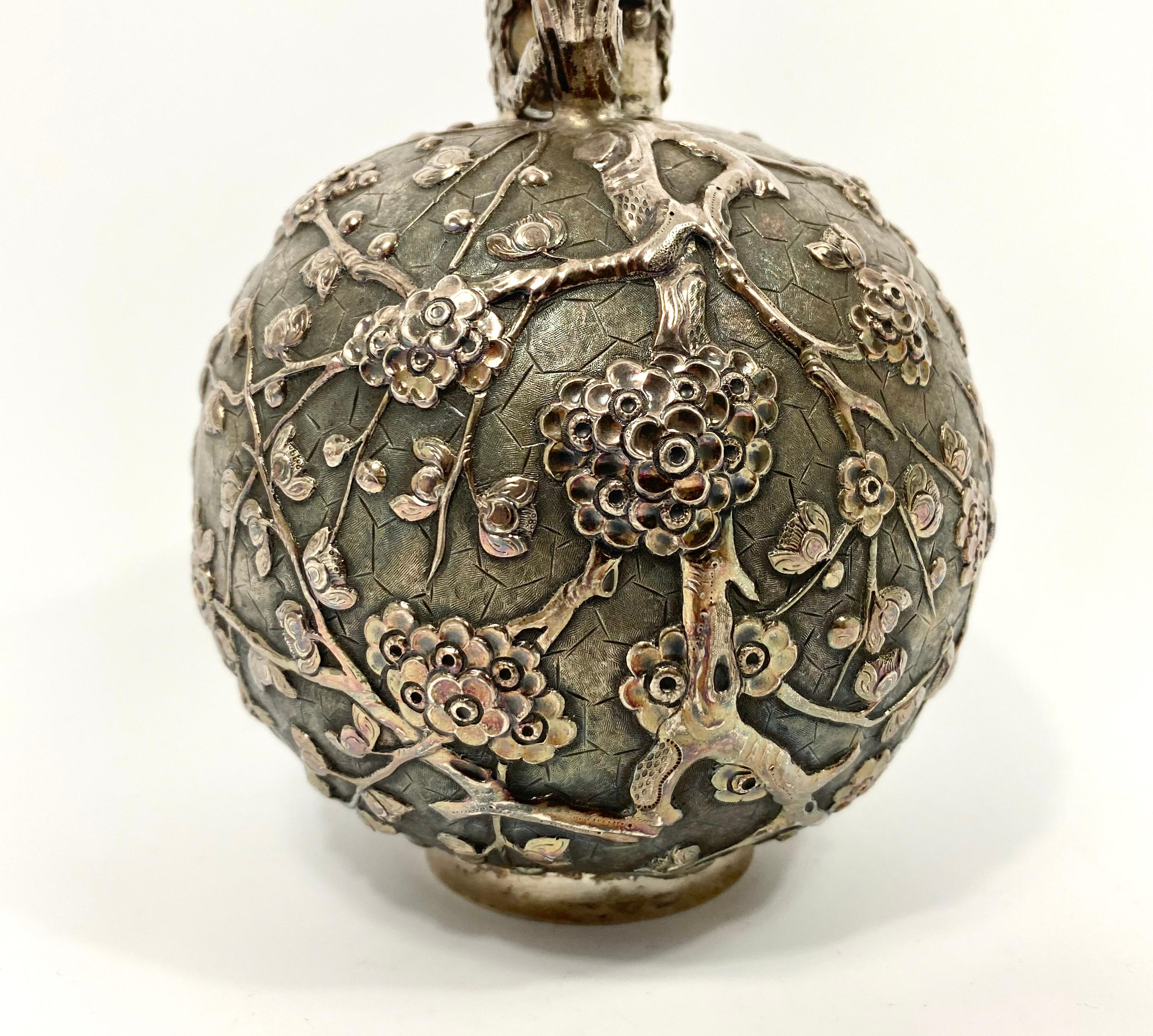 Chinese Silver Flask ‘Cherry blossom on a cracked ice ground’, Luen Wo, Shanghai In Good Condition In Gargrave, North Yorkshire