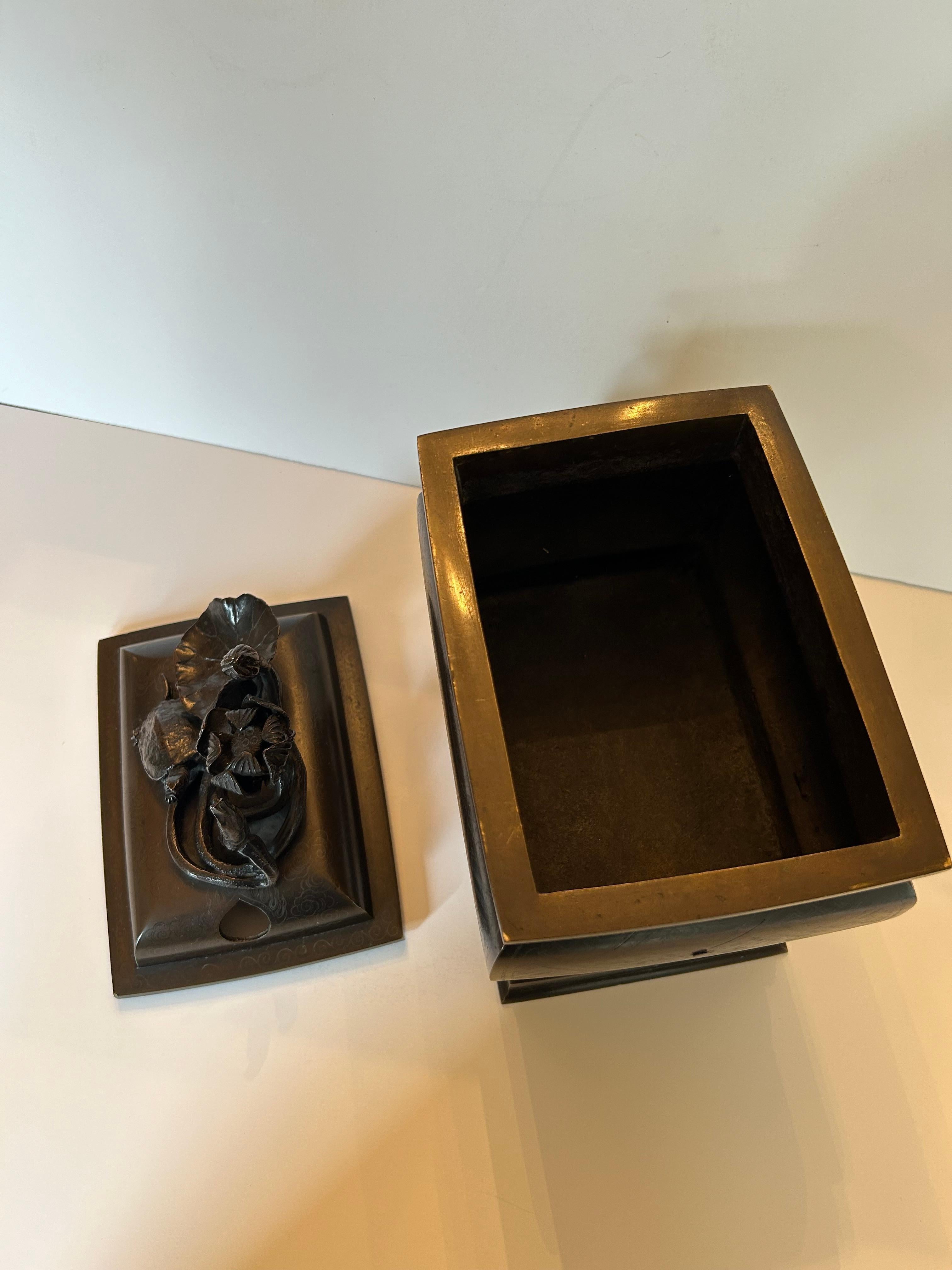 Japanese Silver Inlaid Bronze Incense Burner, 19th Century For Sale 7