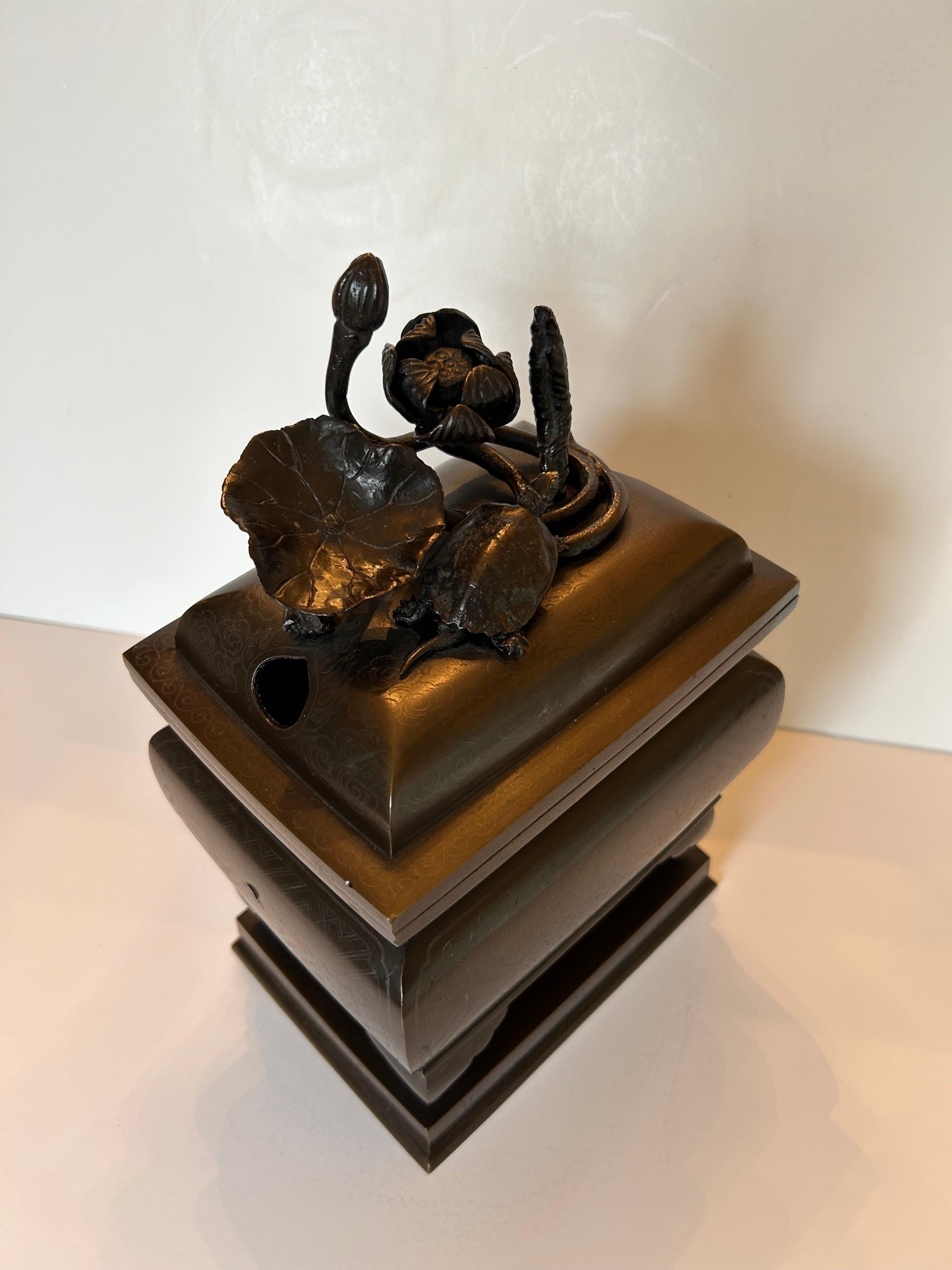 Japanese Silver Inlaid Bronze Incense Burner, 19th Century In Good Condition For Sale In Toronto, CA