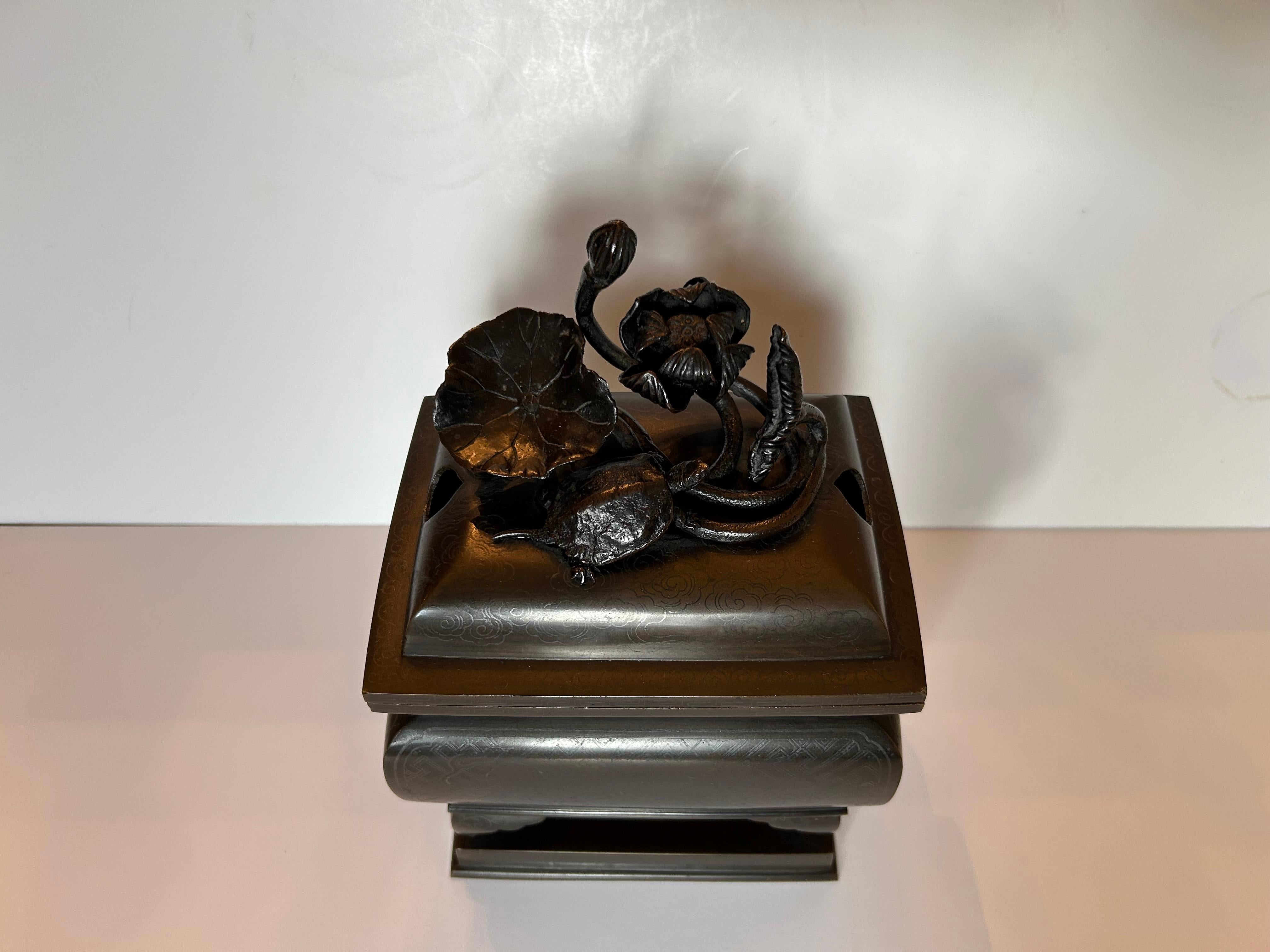 Japanese Silver Inlaid Bronze Incense Burner, 19th Century For Sale 2