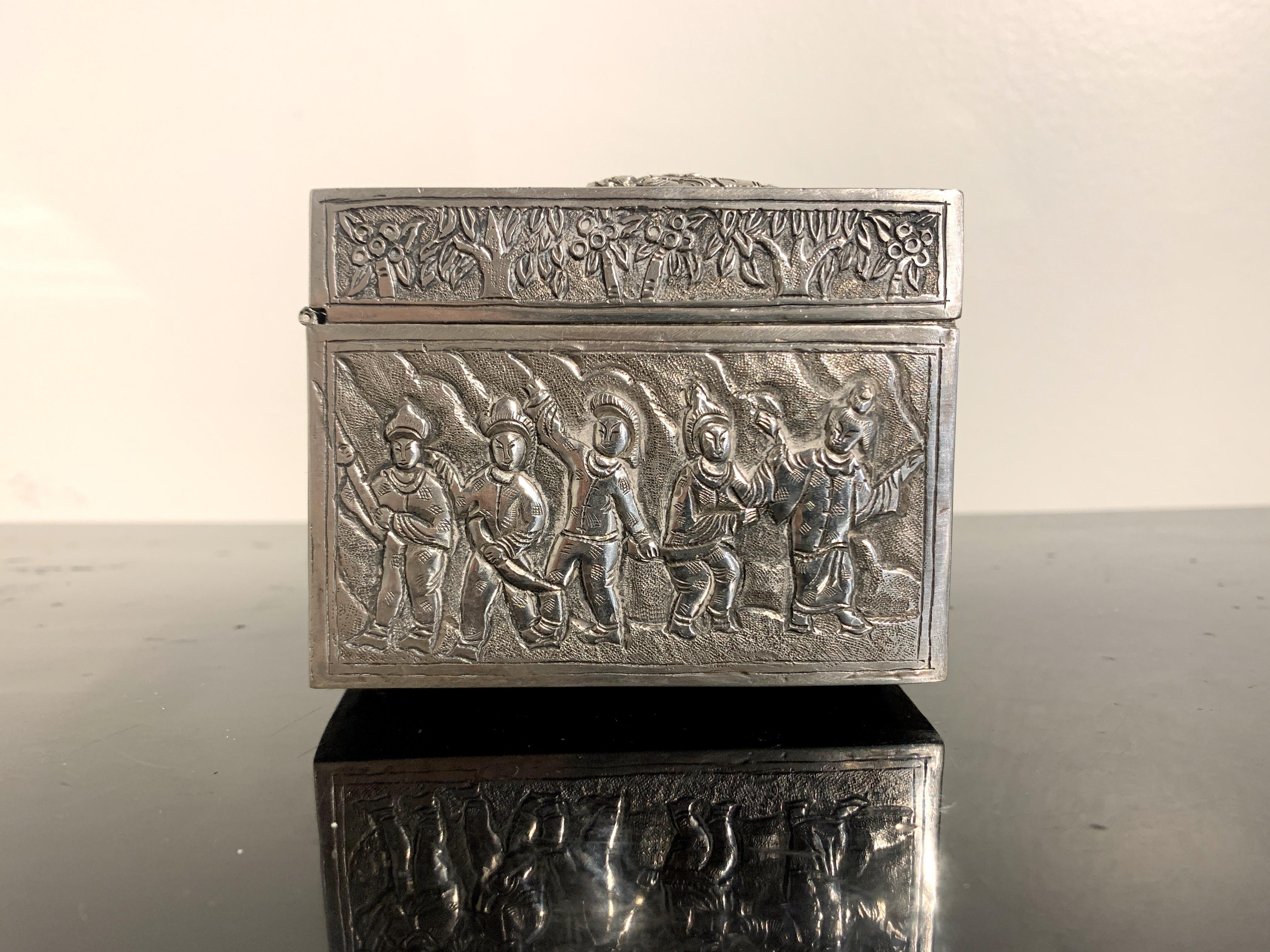 Chinese Silver Repoussé Box with Warriors, Early 20th Century, China In Good Condition For Sale In Austin, TX