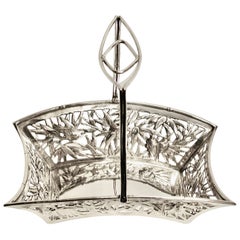 Panier à bonbons chinois en argent avec anse pivotante:: Tuck Chang:: Shanghai:: circa 1900