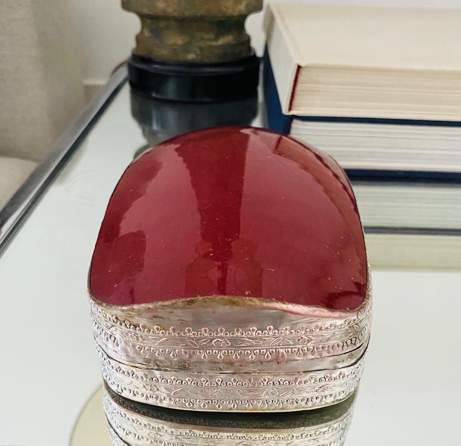 Silver Trinket Box with Antique Oxblood Porcelain Inset, Chinese circa 1945 In Good Condition In Fort Lauderdale, FL