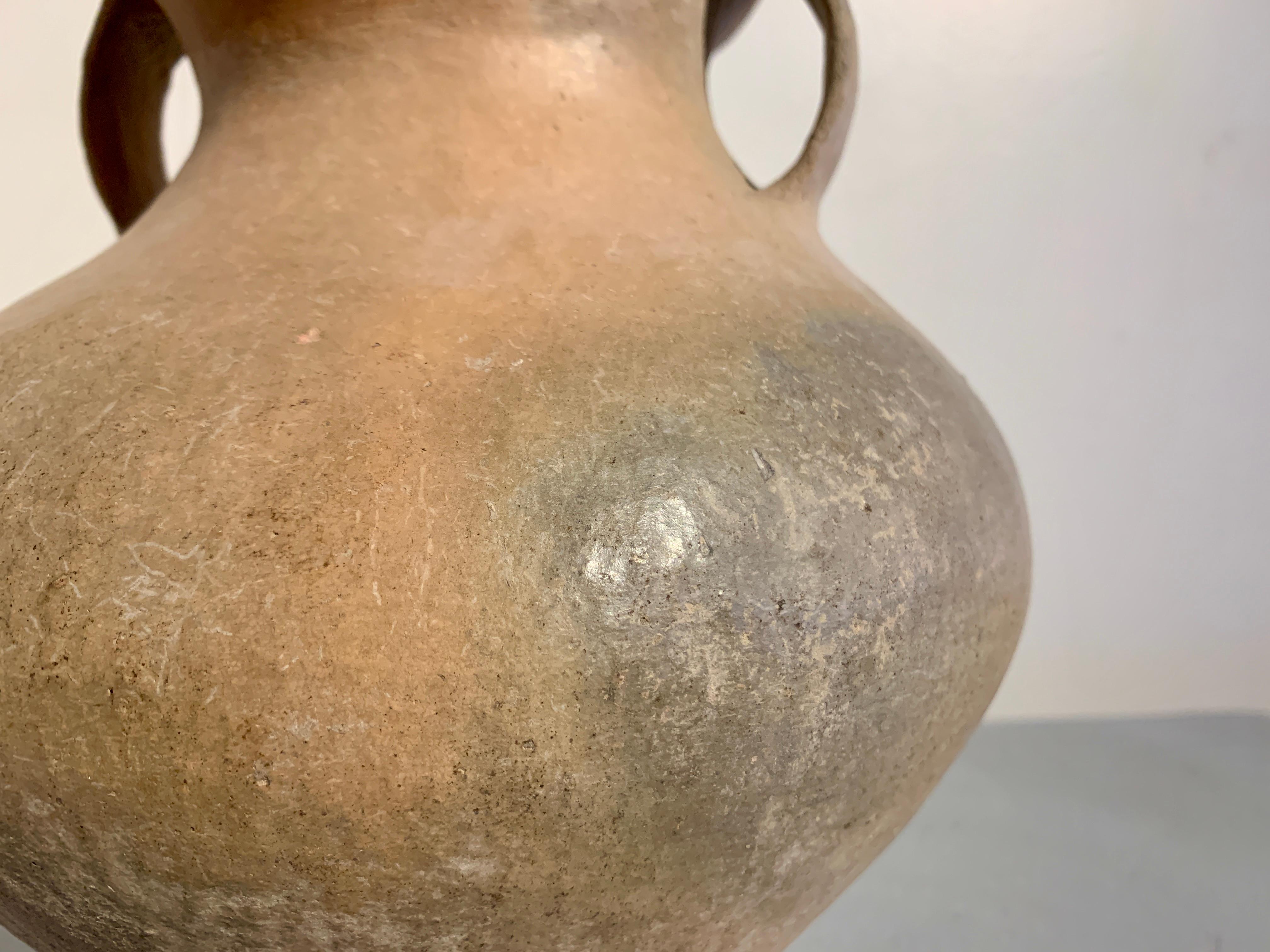 Chinesisches brüniertes Siwa-Zuchtgefäß aus Keramik, 1500– 1100 v. Chr., China  im Angebot 6