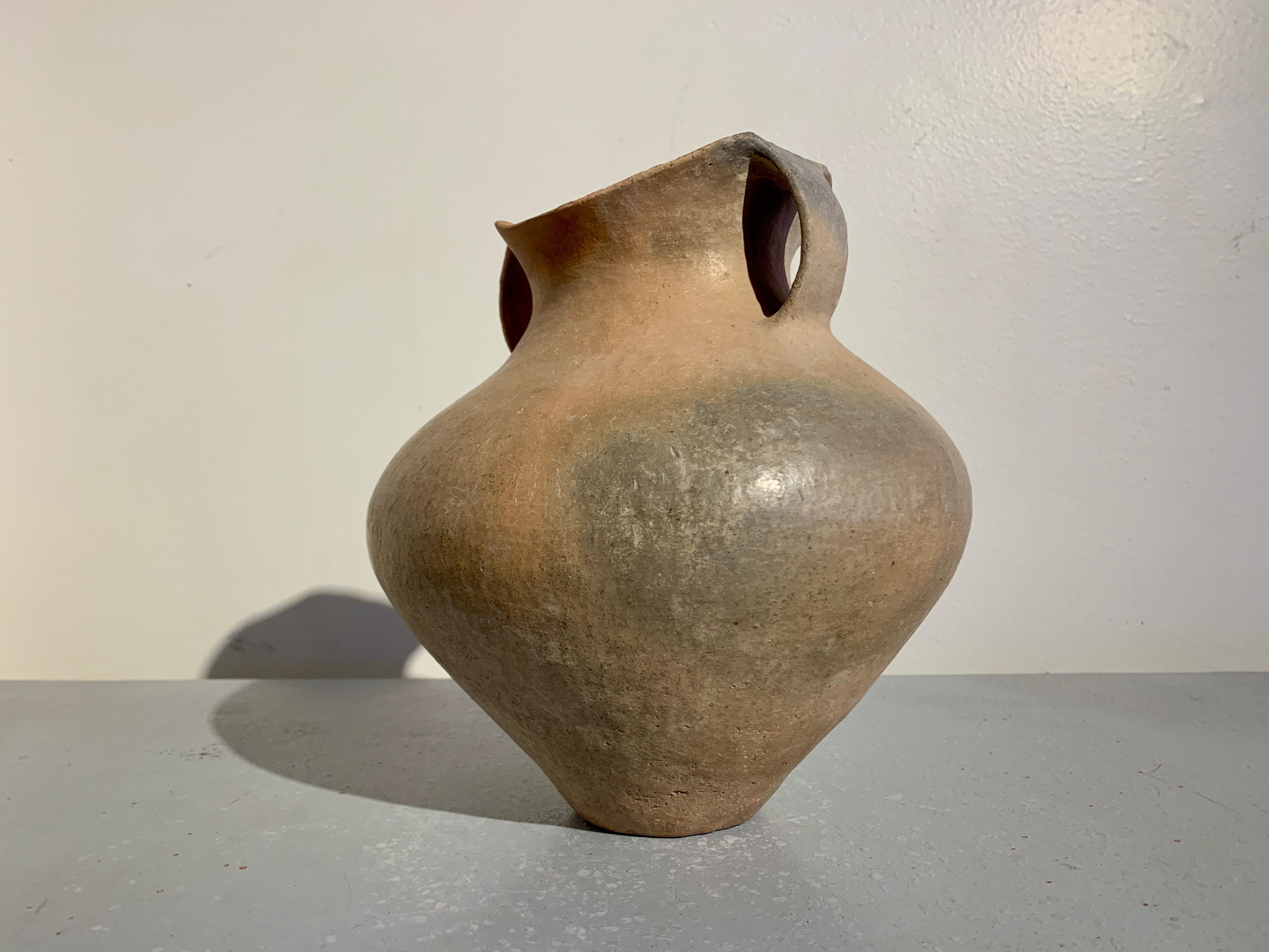 Jarre chinoise en poterie brunie de la culture Siwa, 1500 - 1100 BC, Chine  Bon état - En vente à Austin, TX