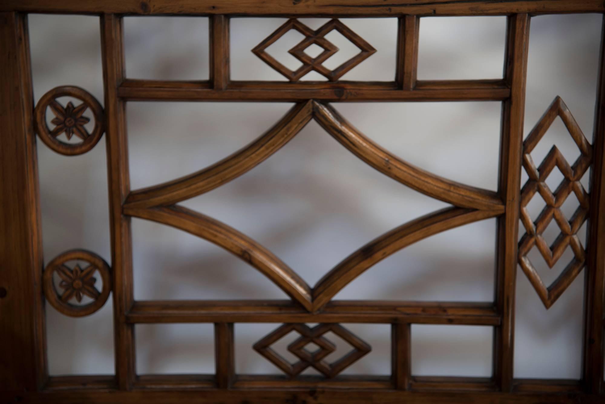 Lacquered CHINESE 6-PANEL Sculptured Wooden SCREEN For Sale