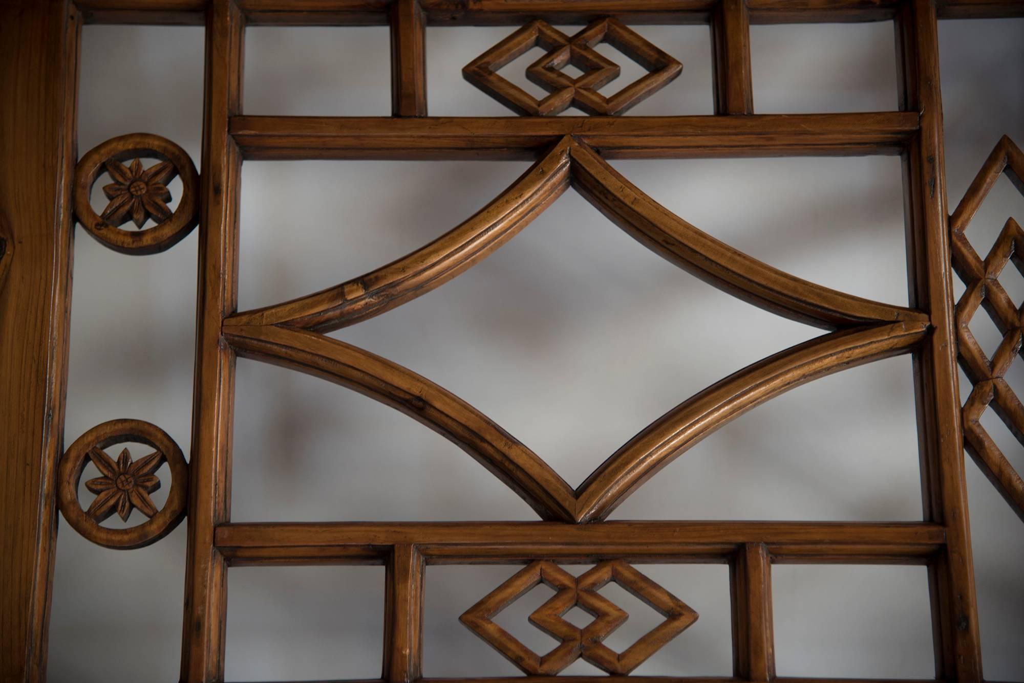 CHINESE 6-PANEL Sculptured Wooden SCREEN In Good Condition For Sale In Hawthorne, CA
