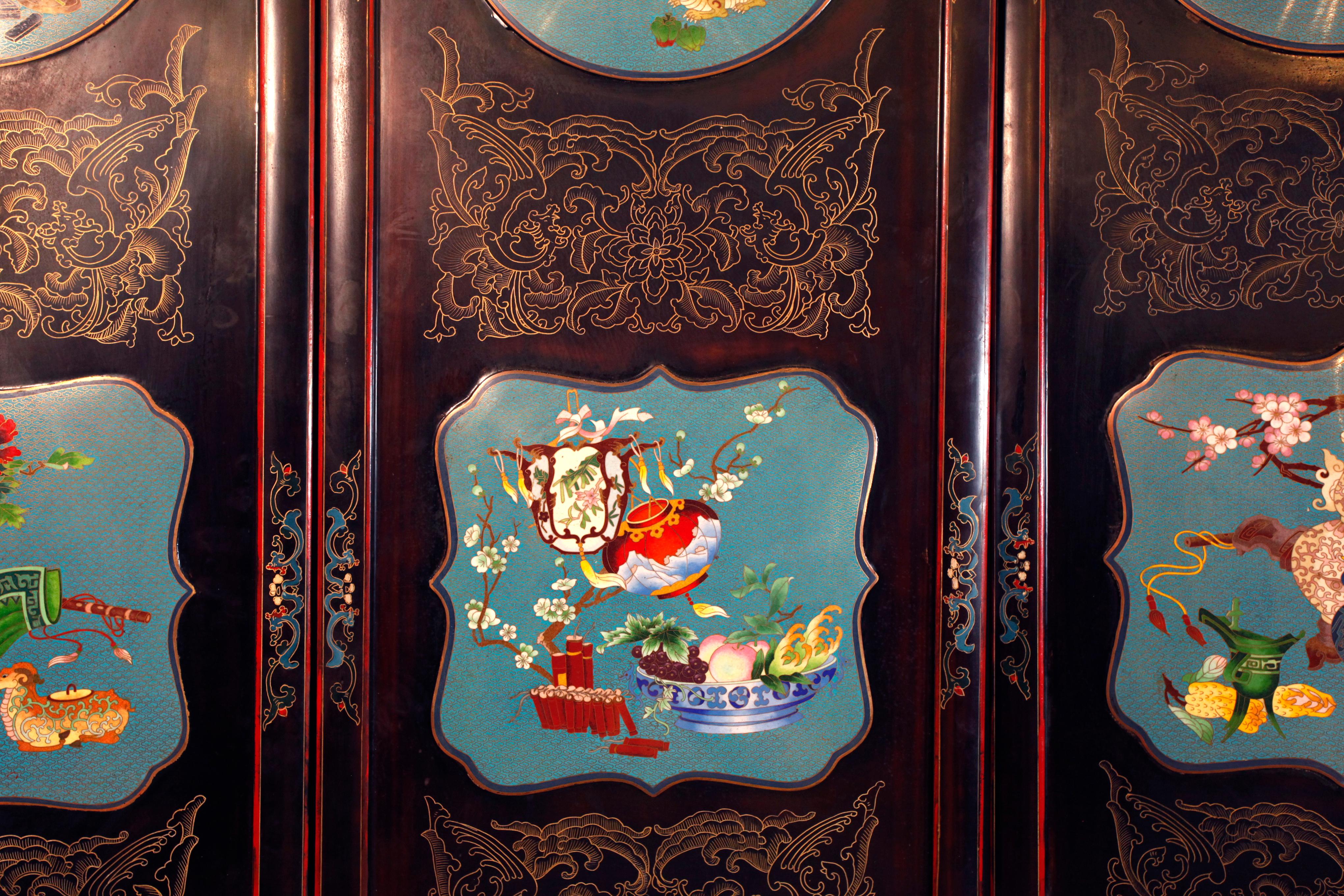 Chinese six panel screen with cloisonné insets In Good Condition For Sale In New York, NY