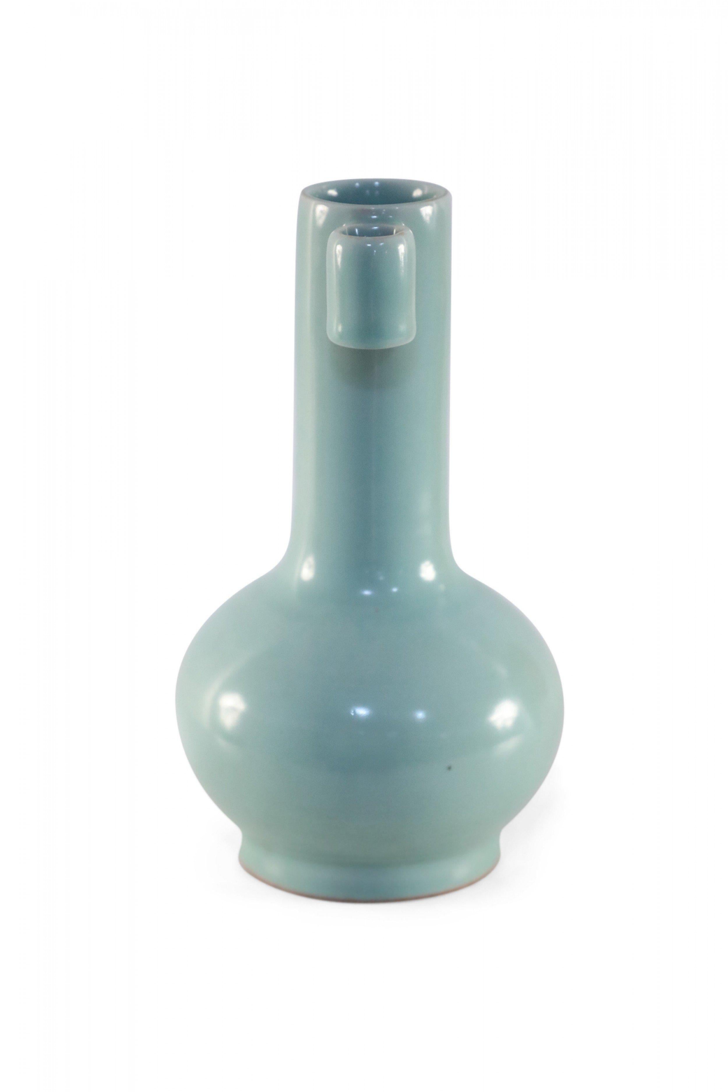 Exportation chinoise Vase chinois en porcelaine à gourde bleu ciel en porcelaine en vente