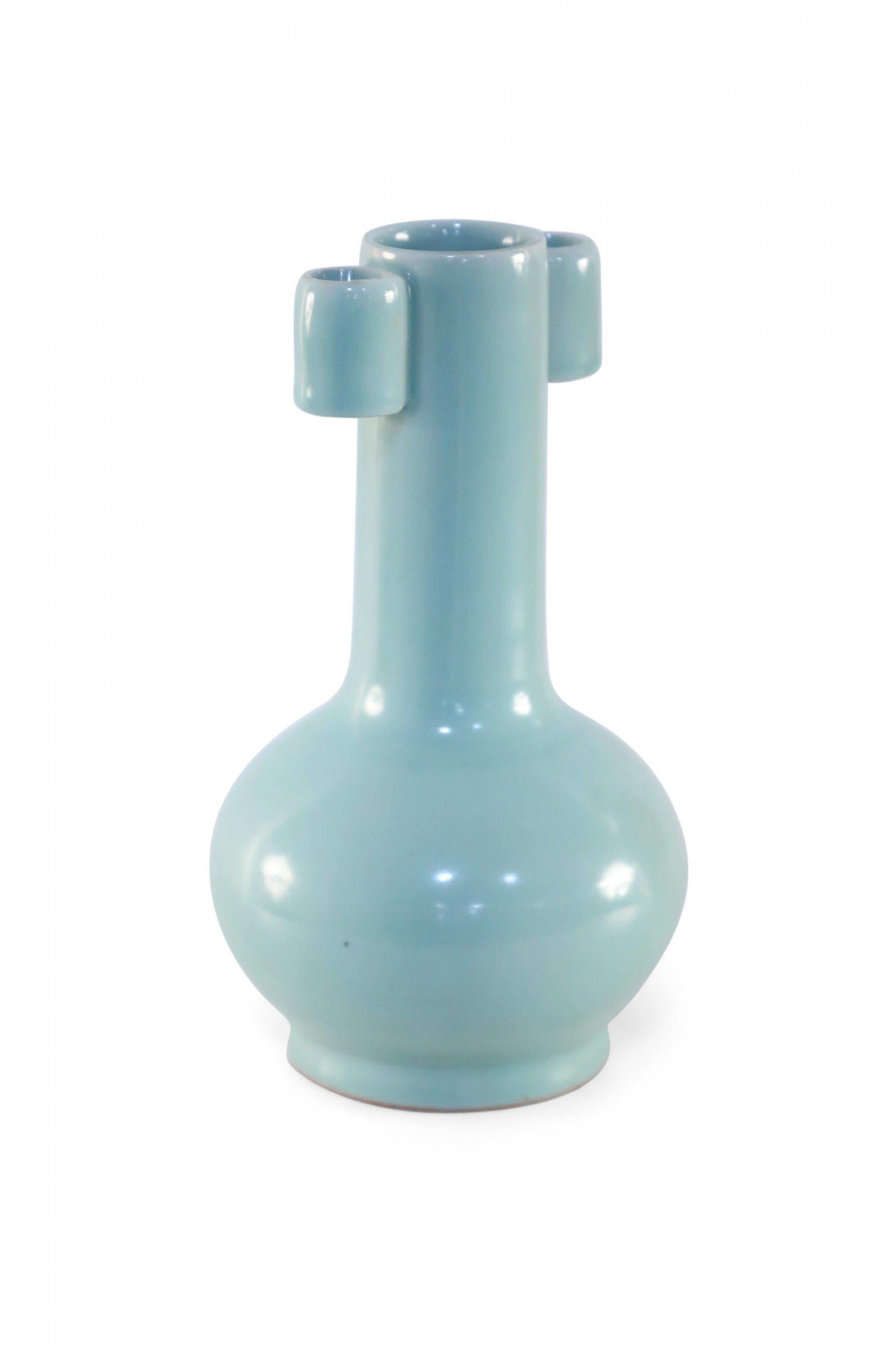 Chinois Vase chinois en porcelaine à gourde bleu ciel en porcelaine en vente