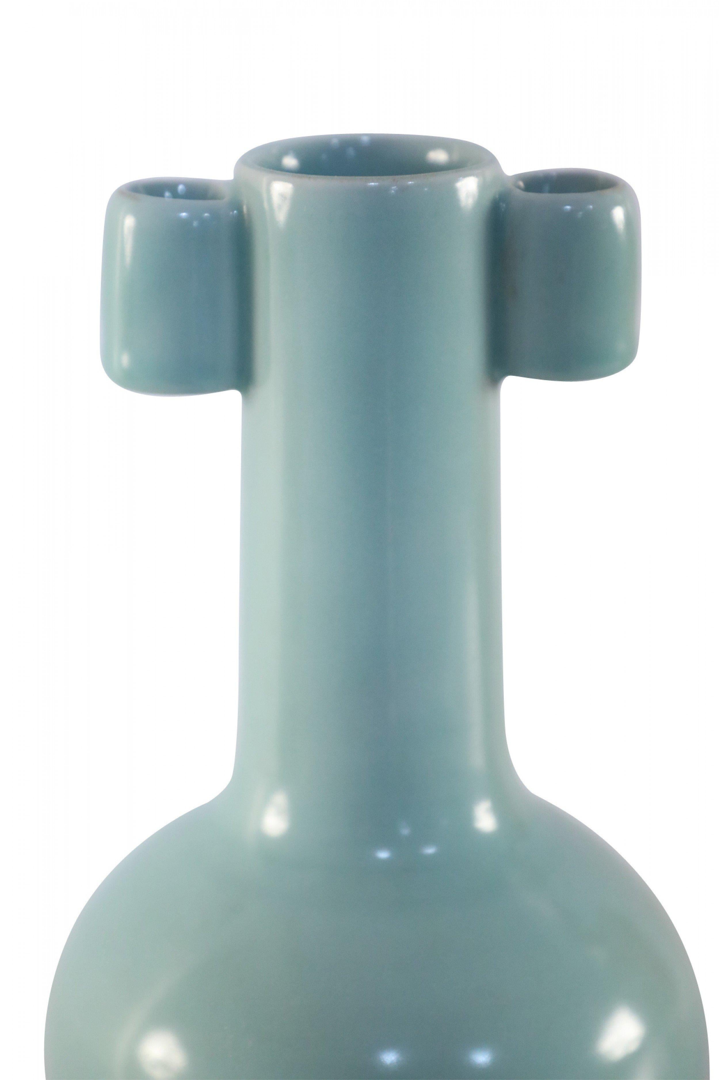 Vase chinois en porcelaine à gourde bleu ciel en porcelaine en vente 2
