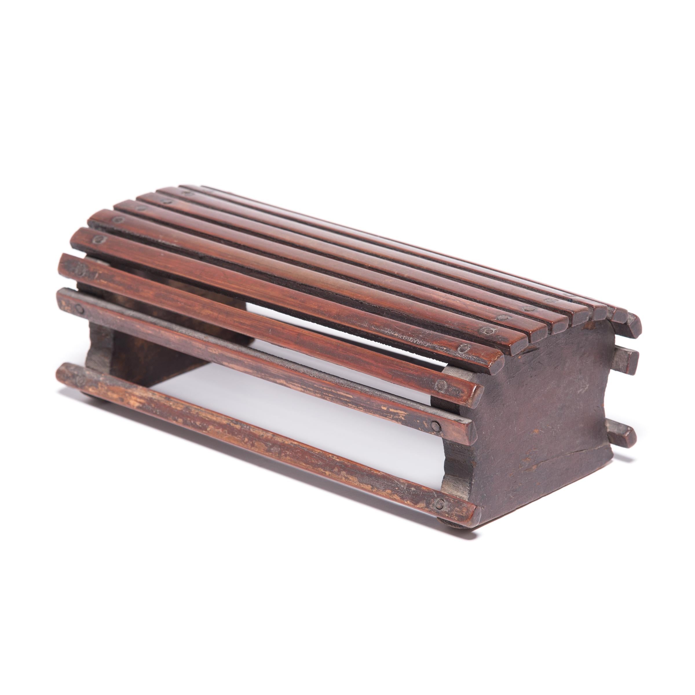 Chinese Slatted Bamboo Headrest, c. 1900 In Good Condition For Sale In Chicago, IL