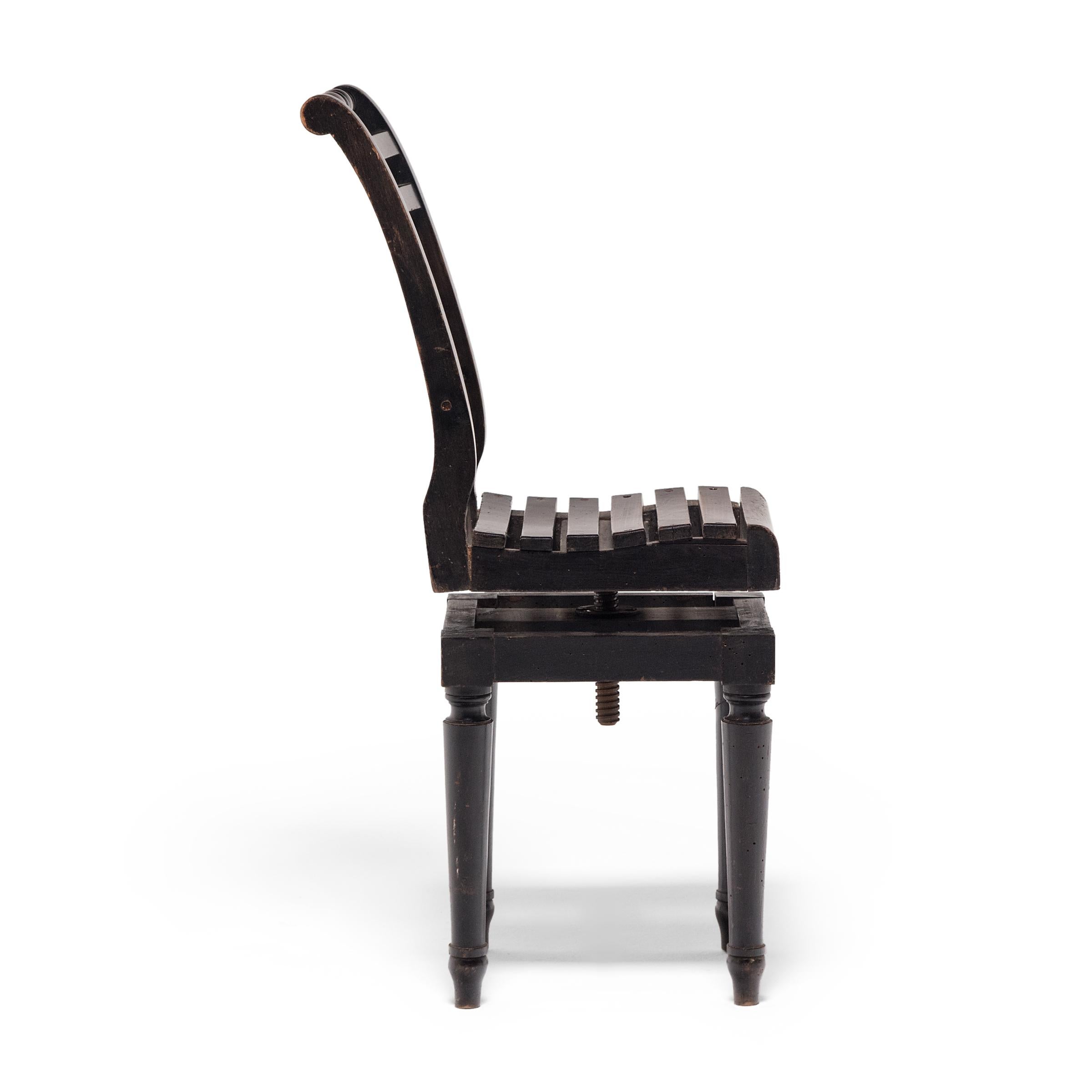 Chinese Slatted Turn Chair, C. 1900 In Good Condition For Sale In Chicago, IL