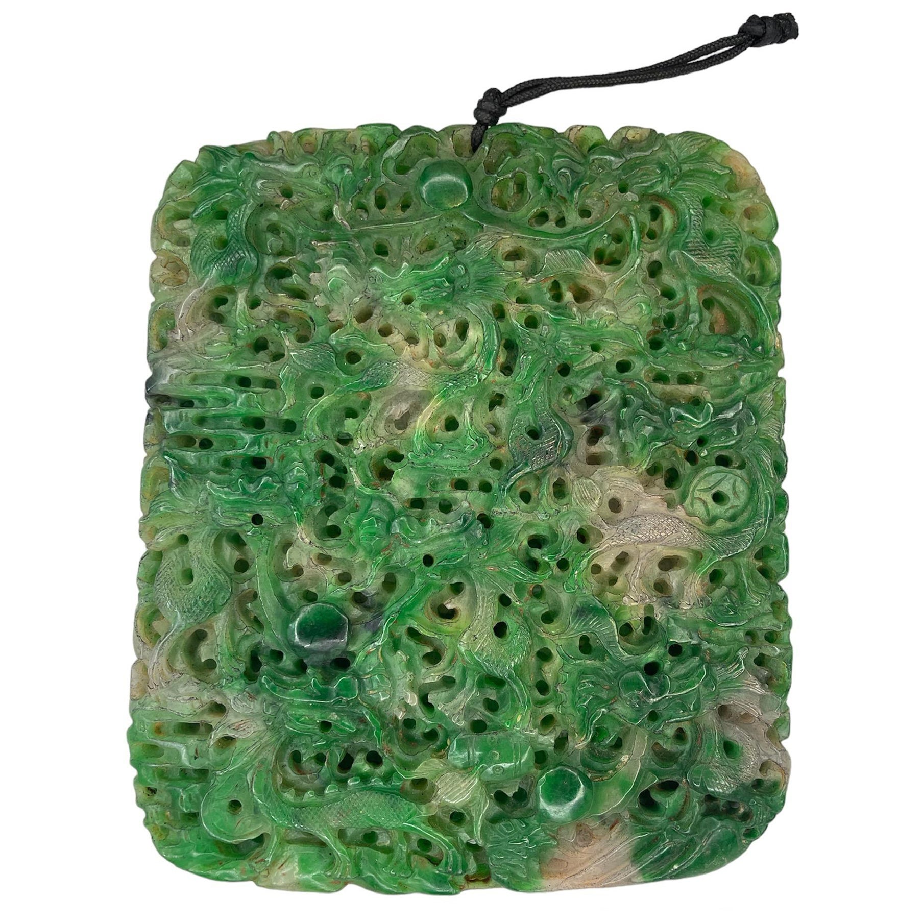 Petite plaque chinoise en jade sculptée de dragons et de Phoenix