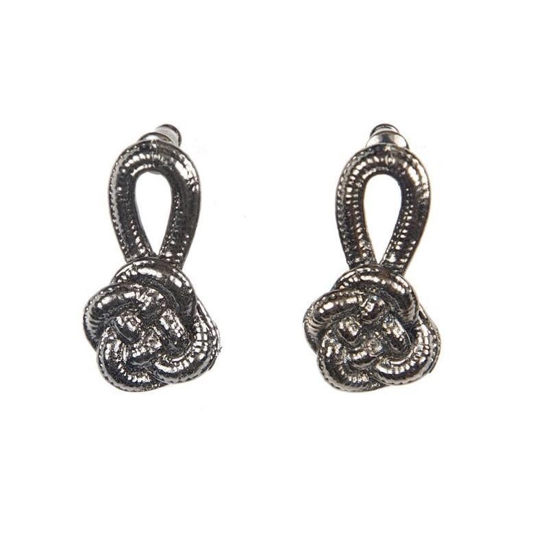 Chinese Small Knot Stud Earrings  In New Condition For Sale In Astoria, NY