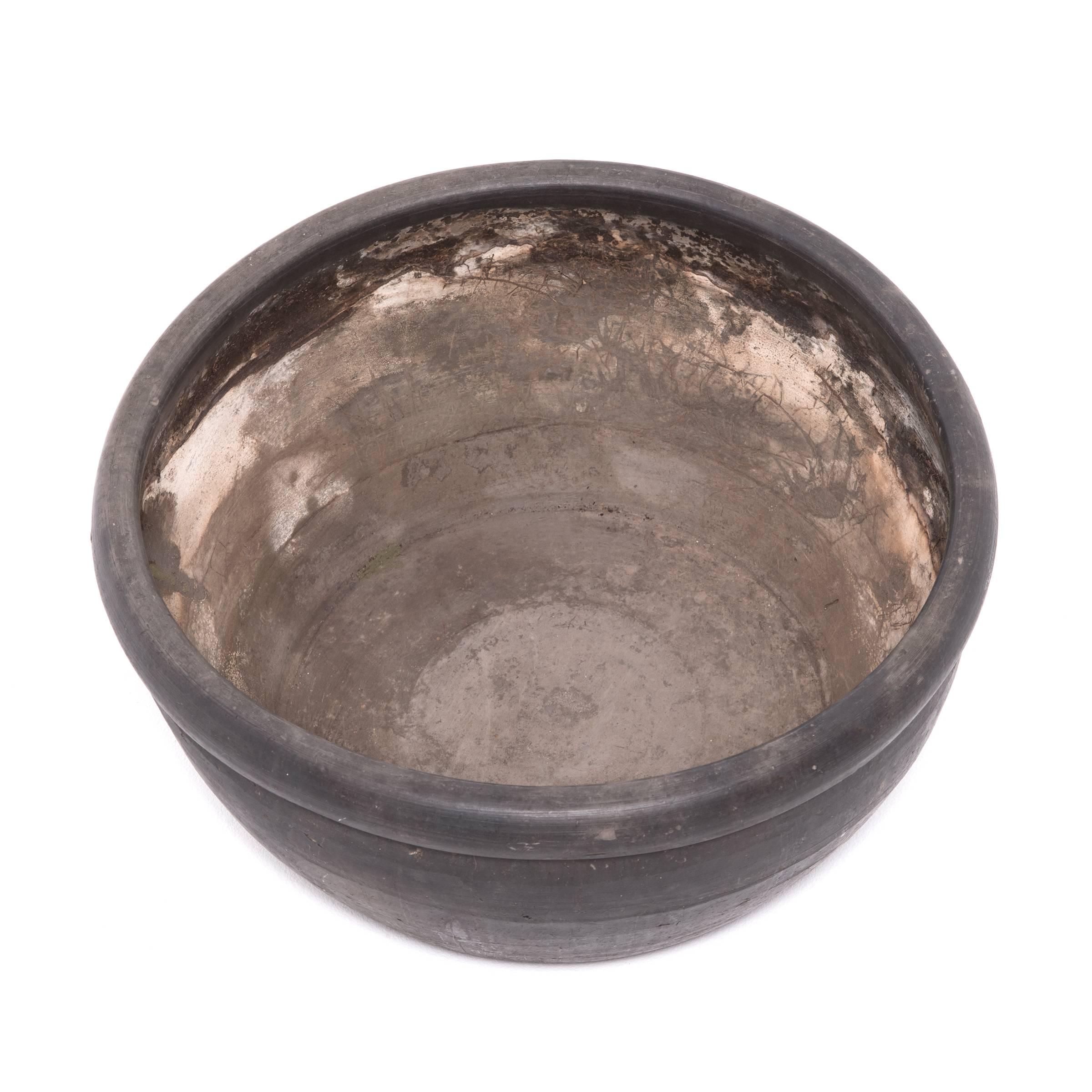 Chinese Smoky Black Clay Basin, circa 1900 In Good Condition For Sale In Chicago, IL