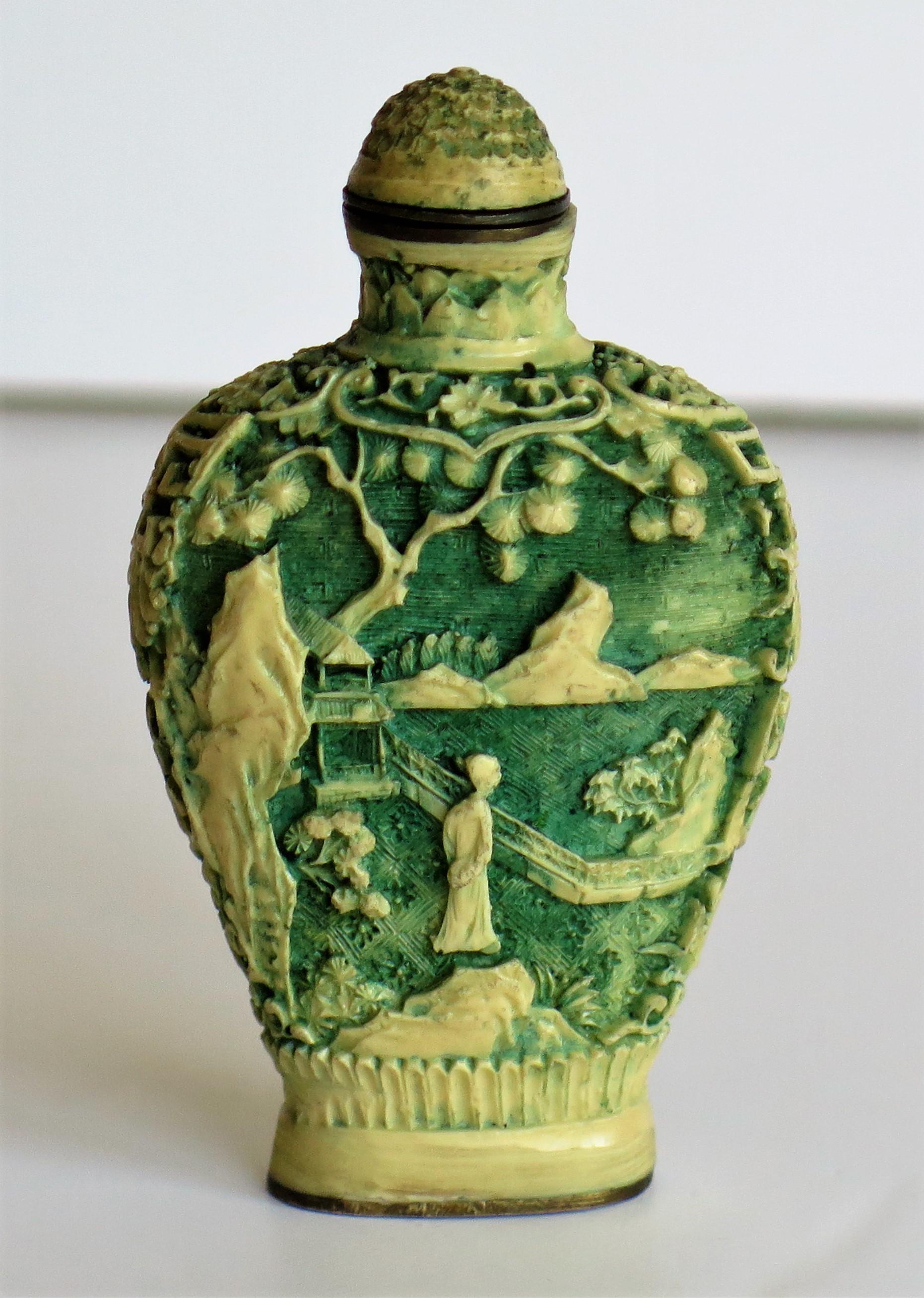Chinese Snuff Bottle Deeply Carved with 4-Character Mark to Base, circa 1930 4