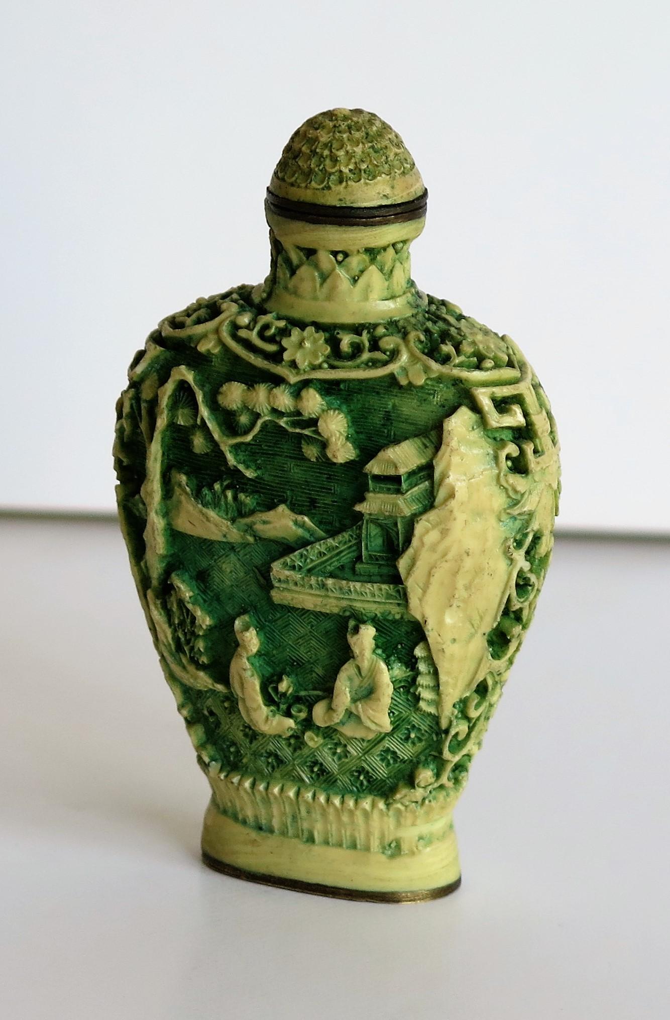 Chinese Snuff Bottle Deeply Carved with 4-Character Mark to Base, circa 1930 In Good Condition In Lincoln, Lincolnshire